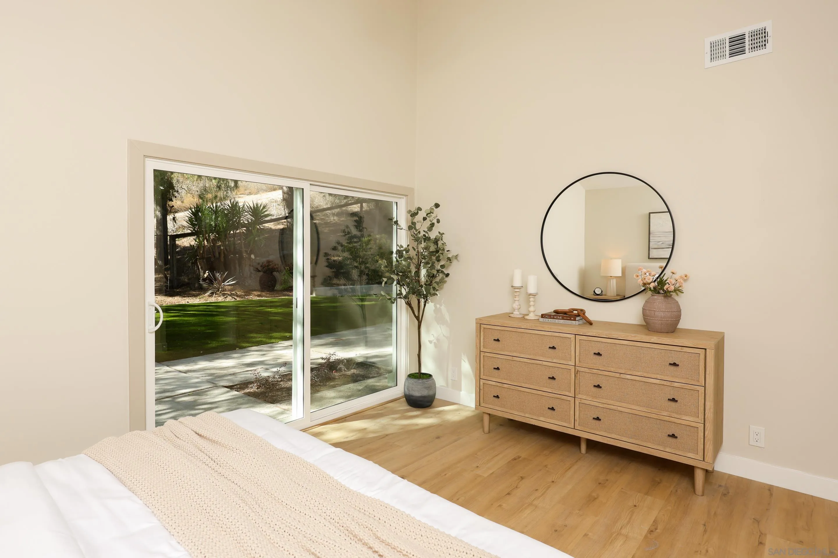 https://cdn.realtyfeed.com/cdn/127/260024460/c499ed5d52426a554e62a4d365a2d5ea.webp