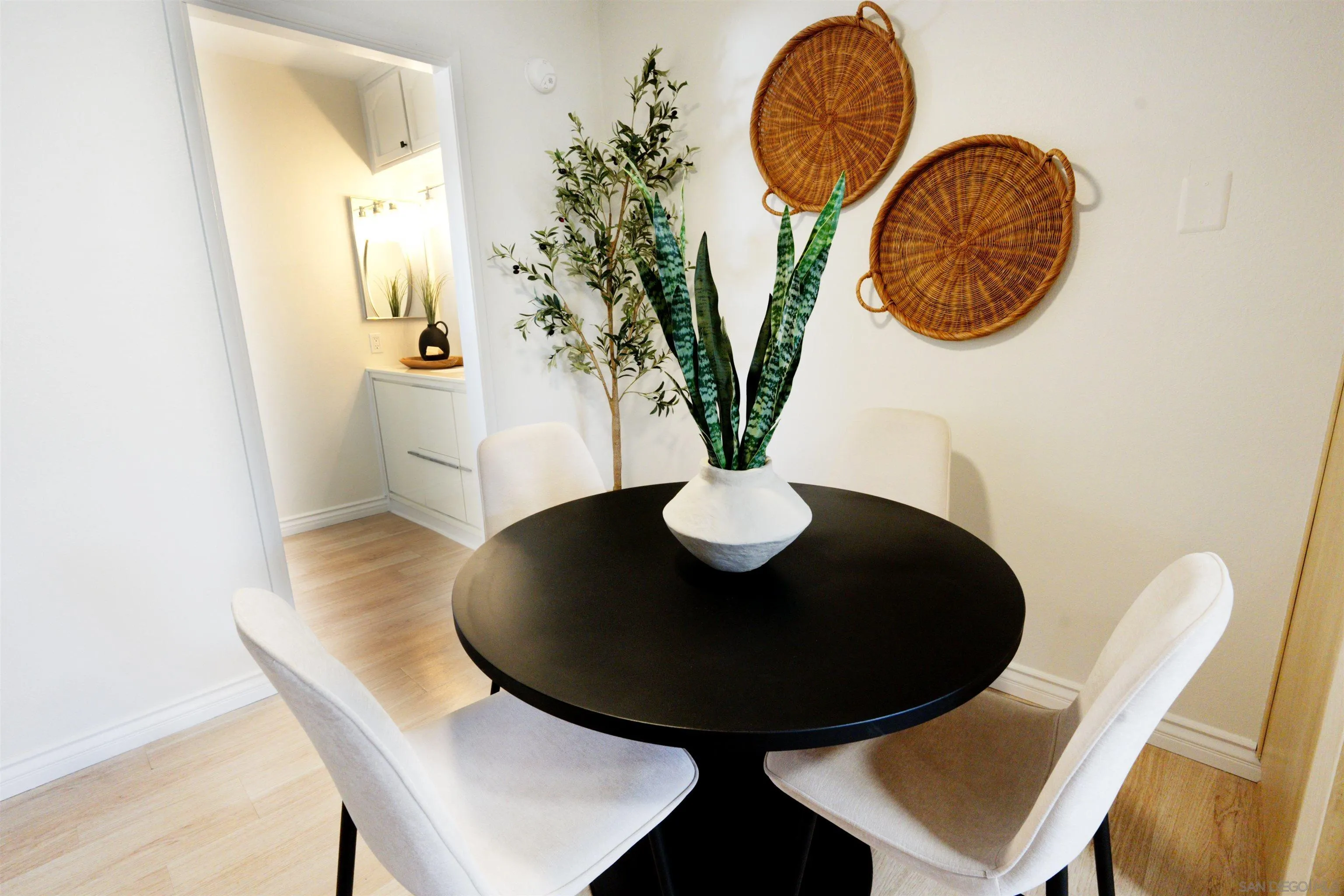 https://cdn.realtyfeed.com/cdn/127/260024475/4c703e6ed25b2203f7fd56db96a8d244.webp