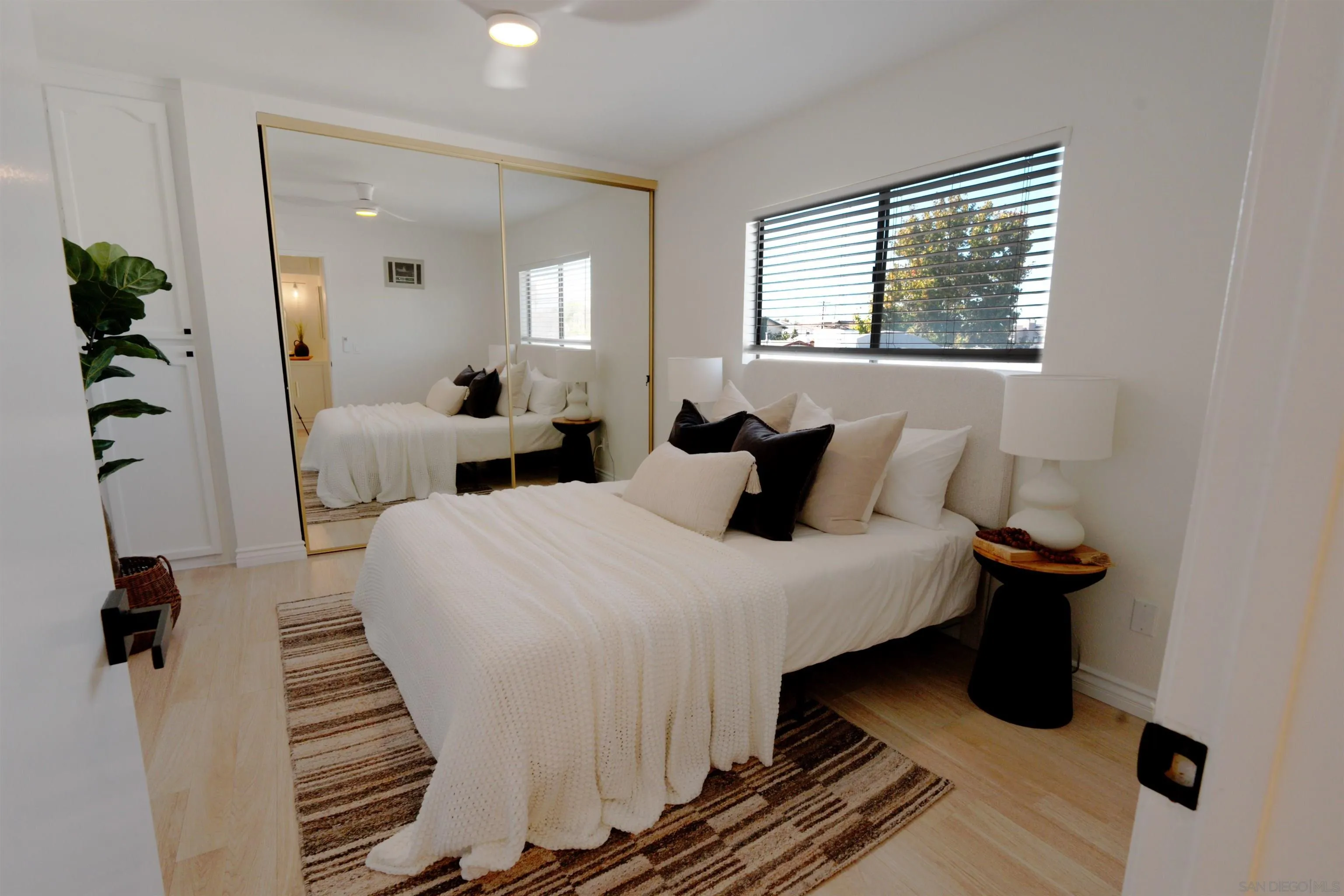 https://cdn.realtyfeed.com/cdn/127/260024475/b0f22f82edad8ceed7c8224a683f2e49.webp