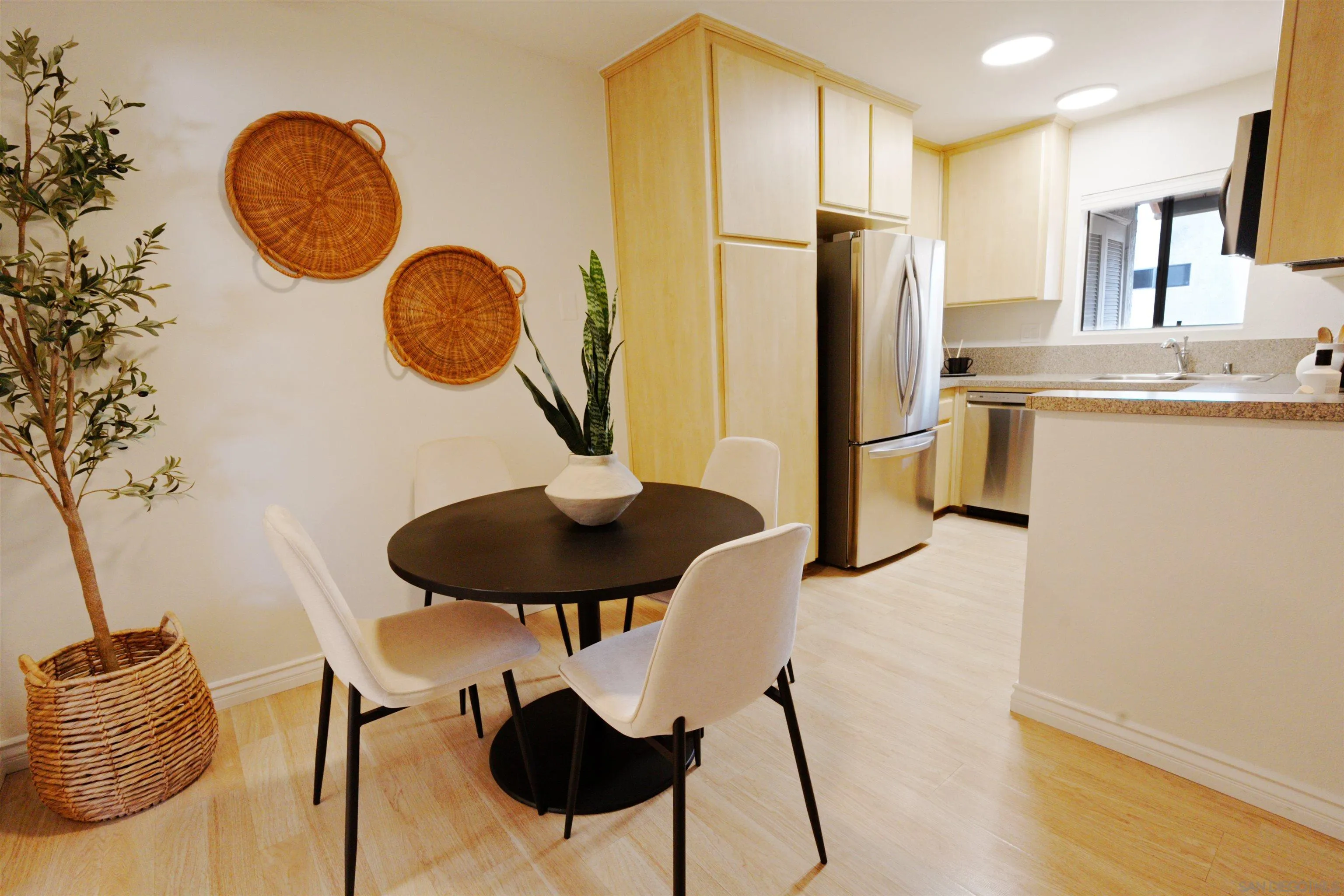 https://cdn.realtyfeed.com/cdn/127/260024475/f07d763fe23b3665dced38a26cfcde65.webp