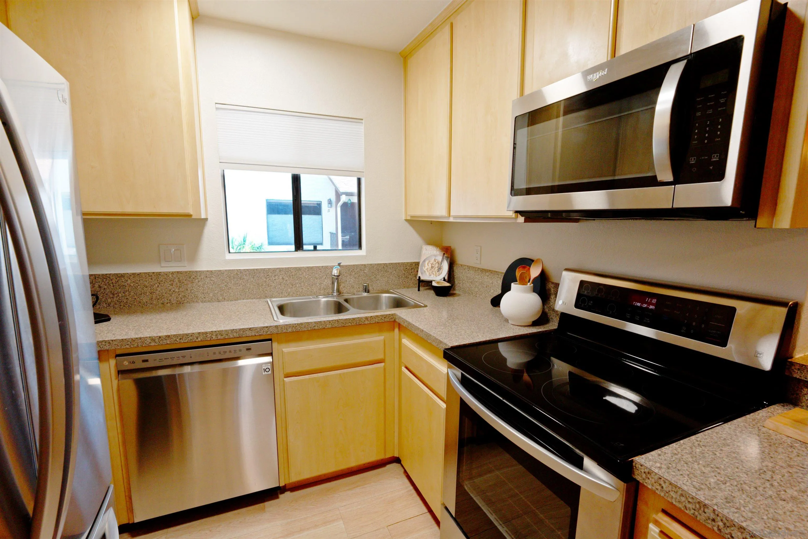 https://cdn.realtyfeed.com/cdn/127/260024475/fbd8be395eb96d0ec4ffa9d05afdd110.webp
