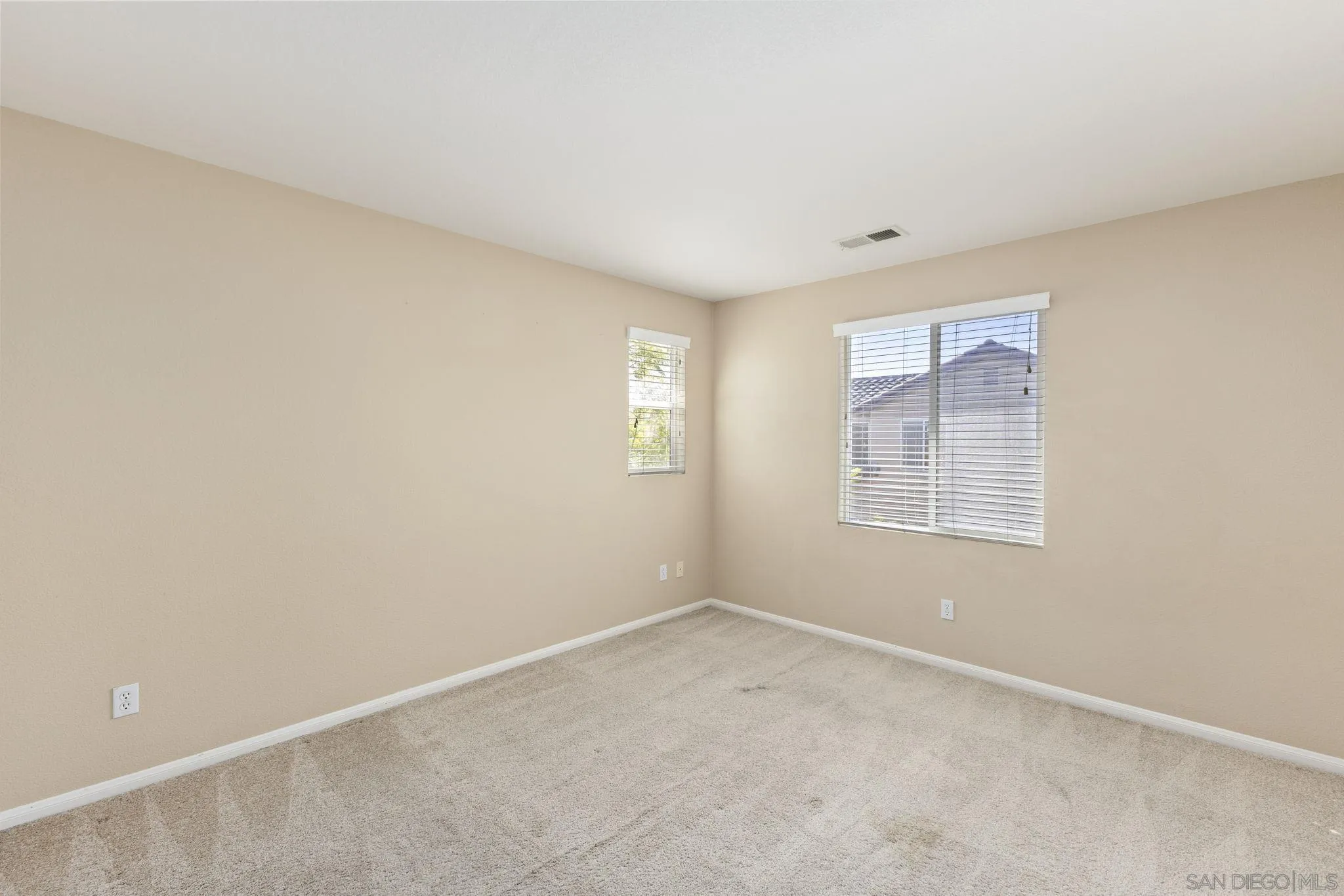 https://cdn.realtyfeed.com/cdn/127/260024476/070a30b0e56815cb1ed48d2f590323f7.webp
