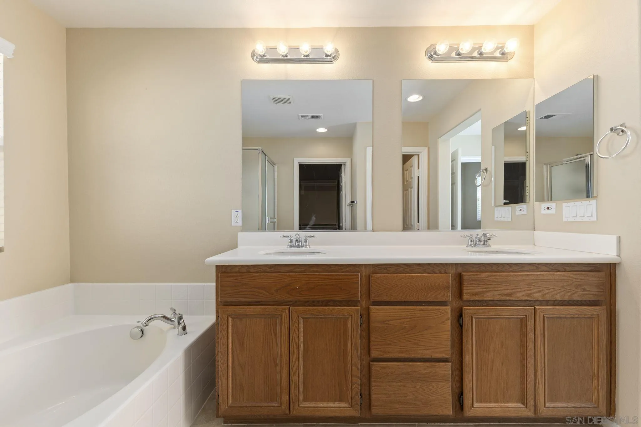 https://cdn.realtyfeed.com/cdn/127/260024476/0f080f9d280b82e8be7d87a1c26e7248.webp