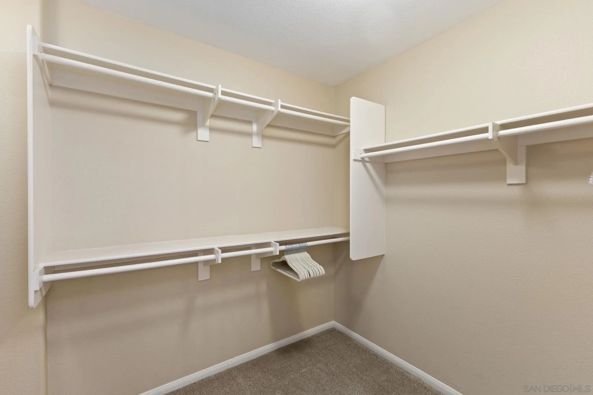 https://cdn.realtyfeed.com/cdn/127/260024476/2e74347c05966a7e30e7a8d290523690.webp