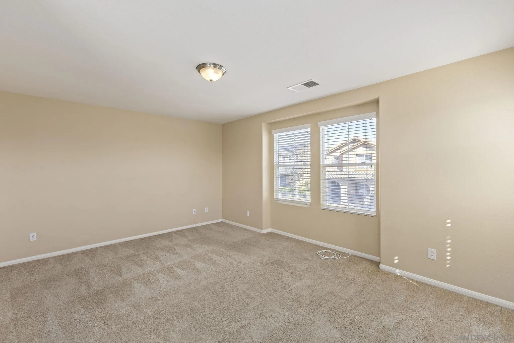 https://cdn.realtyfeed.com/cdn/127/260024476/4b0537d91608770264c58d4bfb538fa3.webp