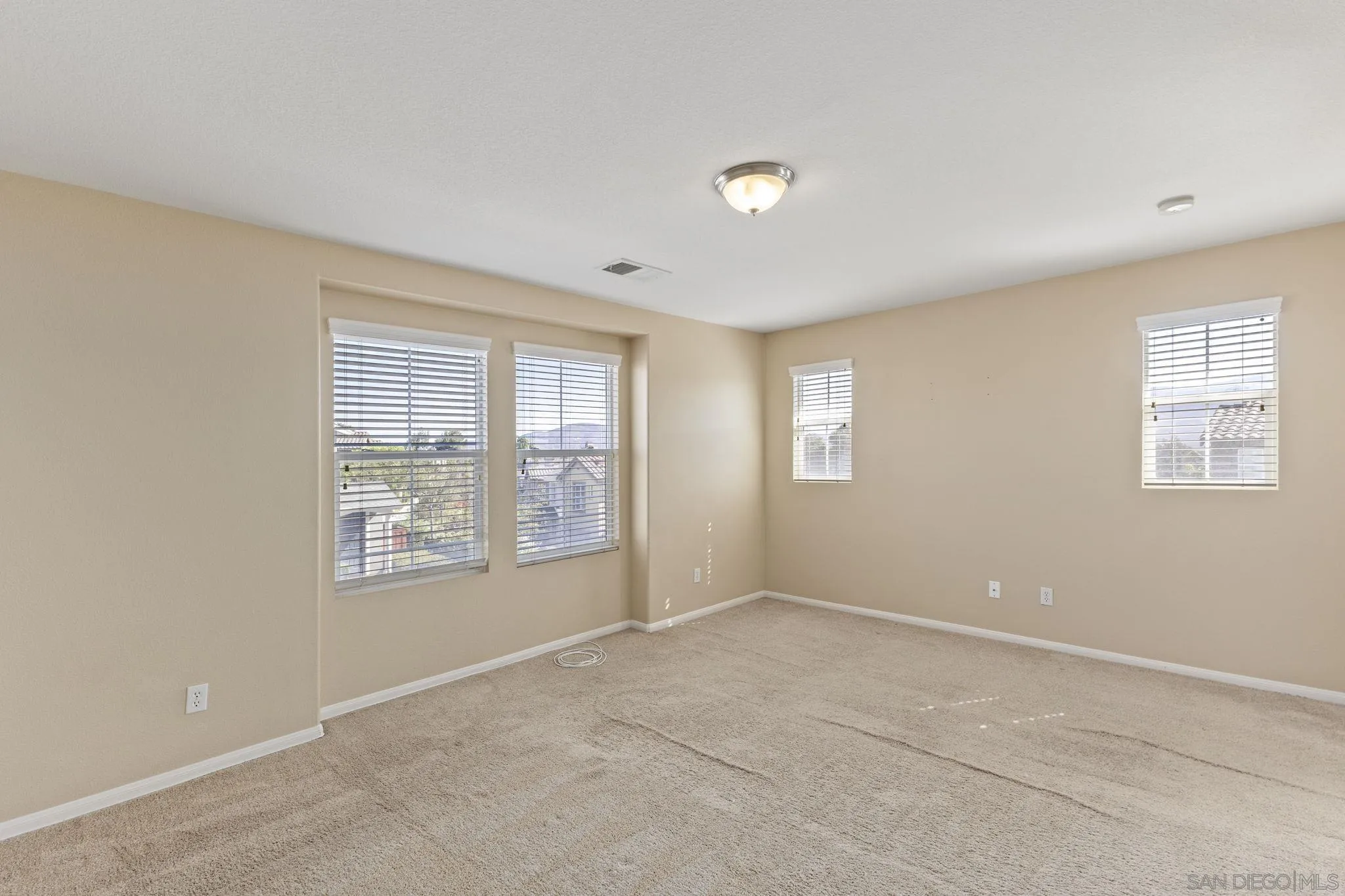 https://cdn.realtyfeed.com/cdn/127/260024476/4da221d2b948776fe0548ccb68da0ac8.webp