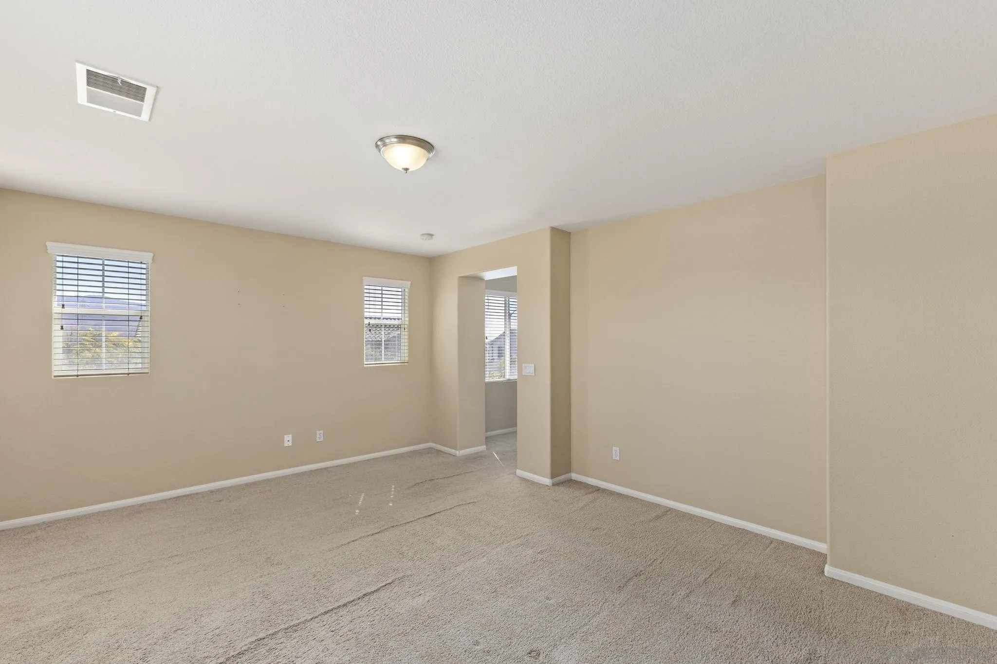 https://cdn.realtyfeed.com/cdn/127/260024476/717940231b2d17416f0107c3599dde54.webp