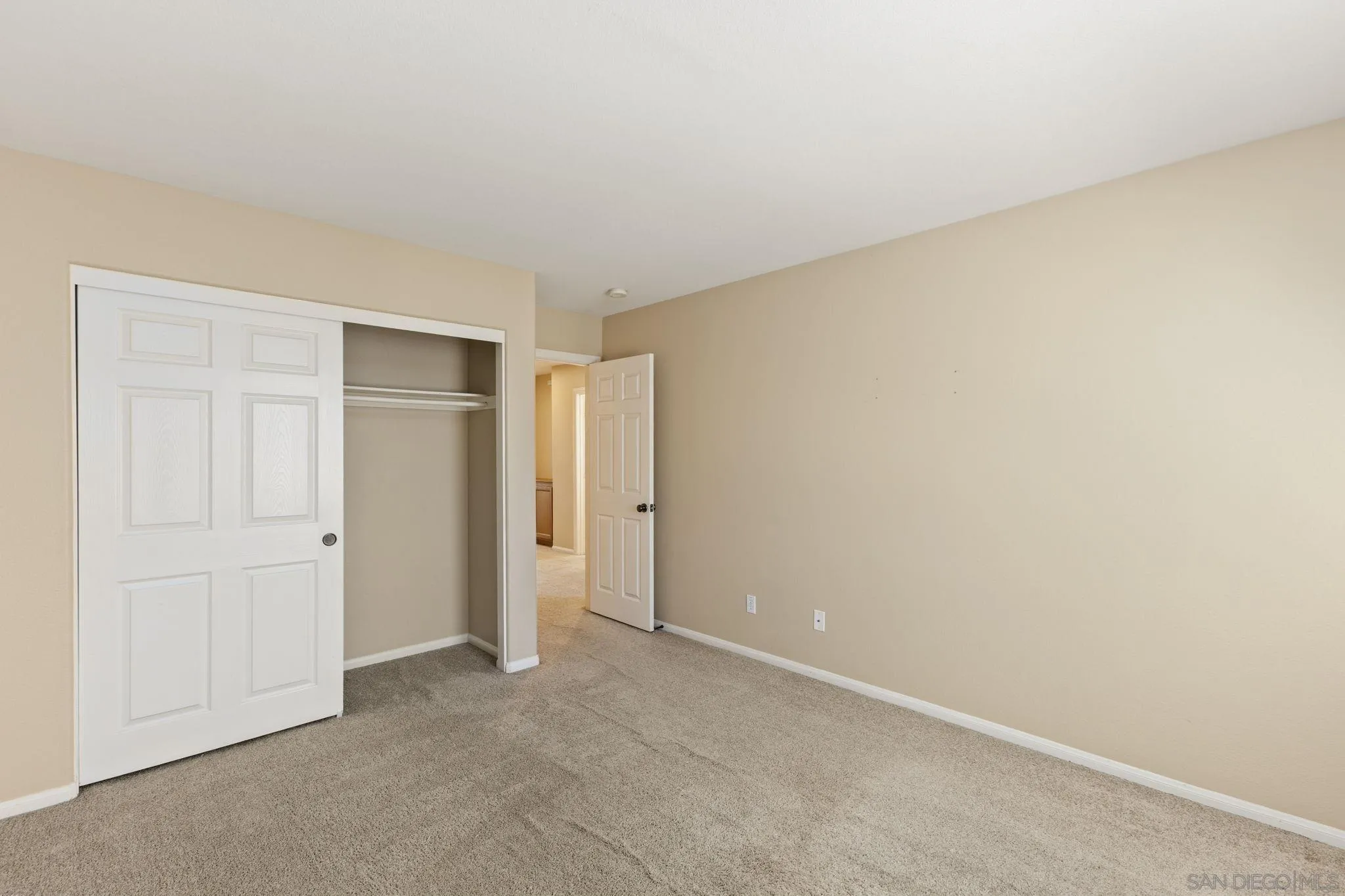 https://cdn.realtyfeed.com/cdn/127/260024476/9953ea4ff80f1eaf7748b358a9b5be11.webp