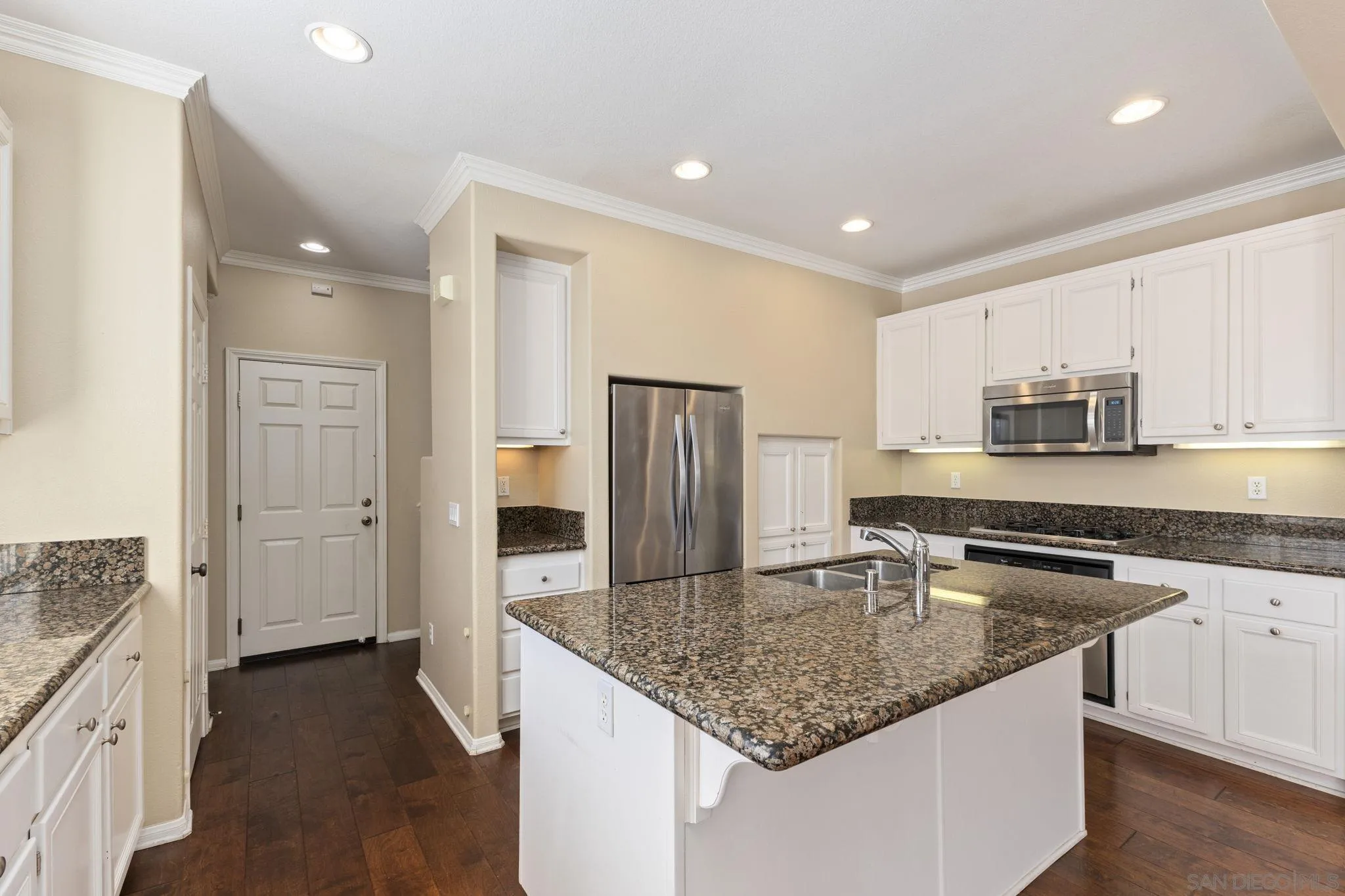 https://cdn.realtyfeed.com/cdn/127/260024476/aa0d73b10a4b27cf1d6766b6d946e658.webp