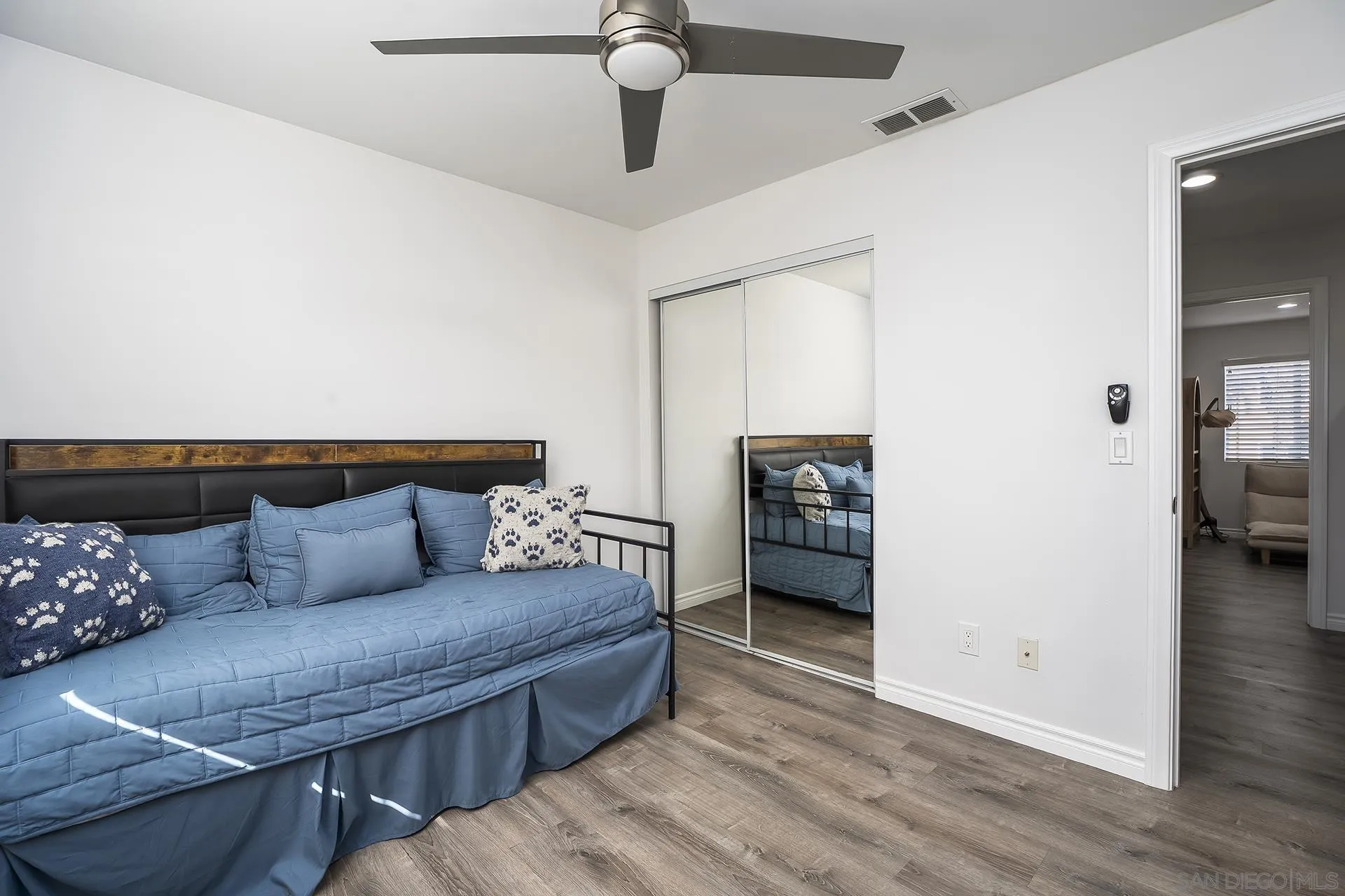 https://cdn.realtyfeed.com/cdn/127/260024481/08438bf68dc1e86eb38f5ff5a6aa96ec.webp