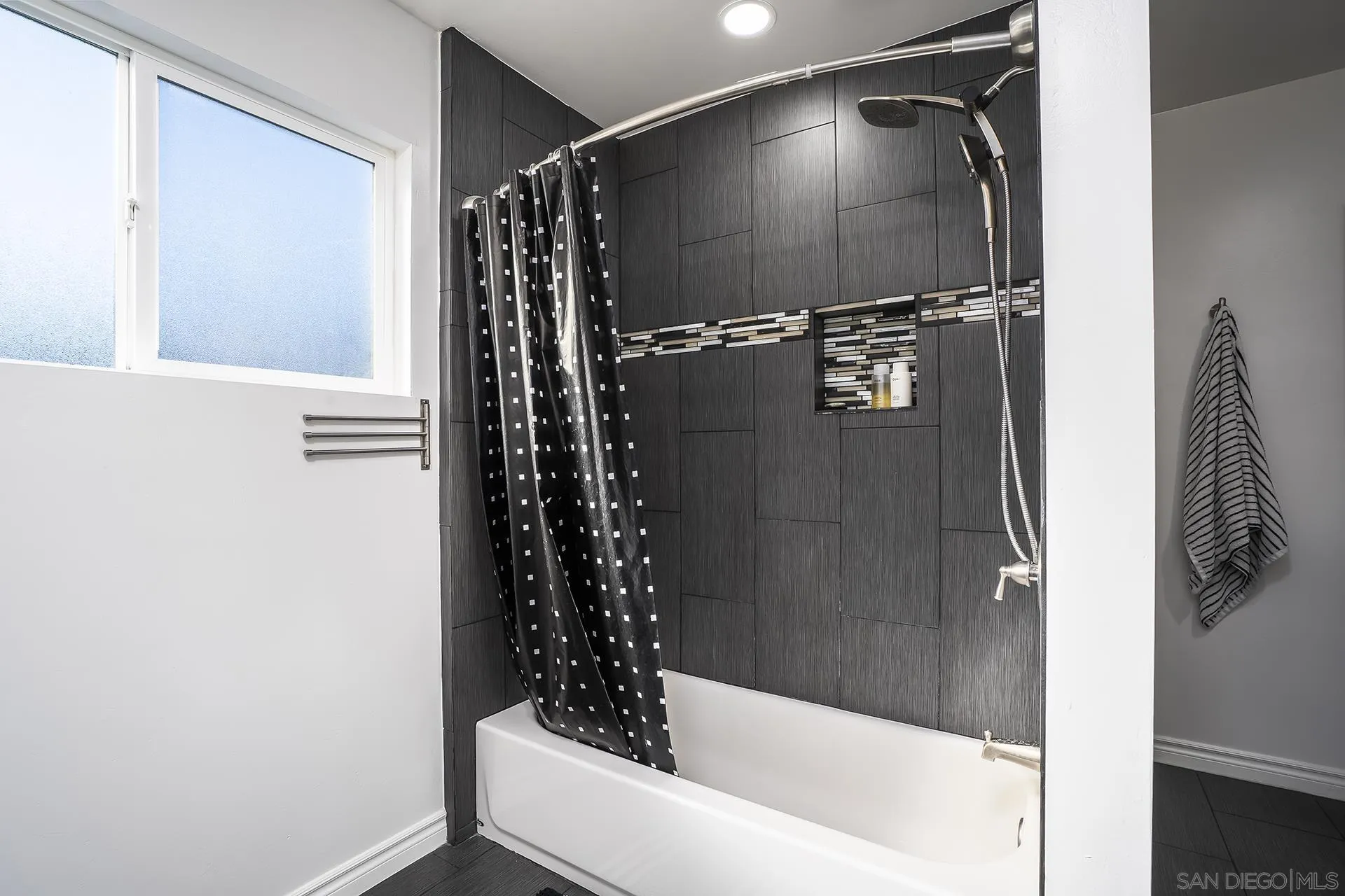 https://cdn.realtyfeed.com/cdn/127/260024481/3c1042a57f3d9580b97a19aa33d18103.webp