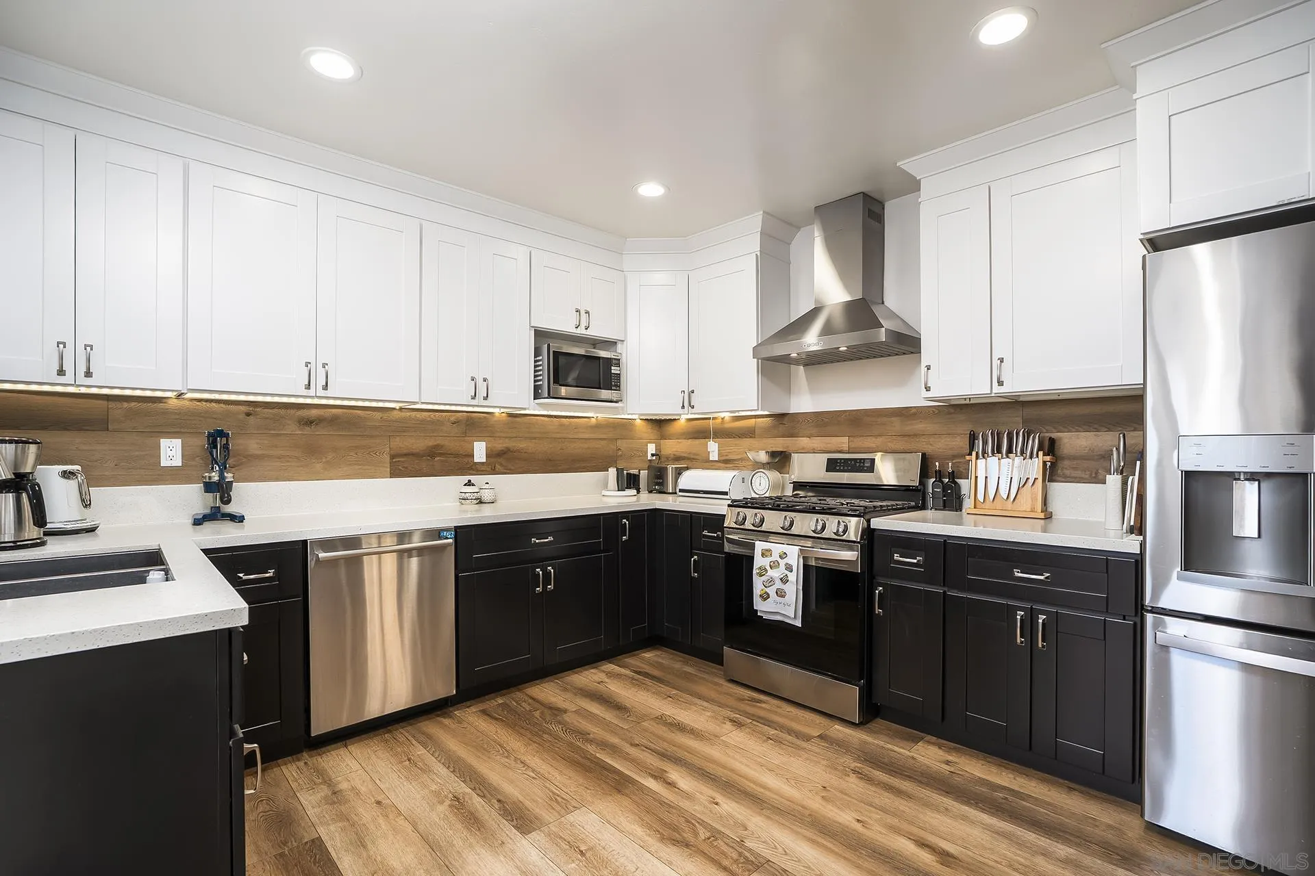 https://cdn.realtyfeed.com/cdn/127/260024481/bc5c90d868df634332f9112675a255e7.webp