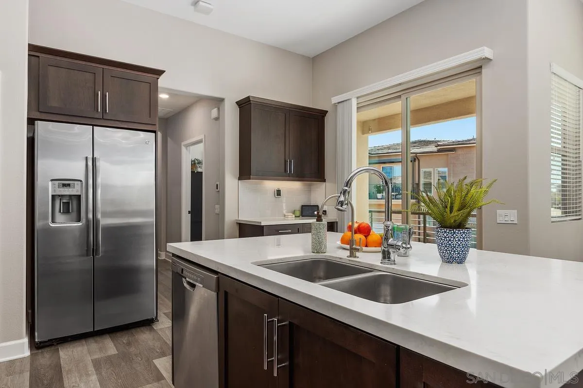 https://cdn.realtyfeed.com/cdn/127/260024485/4214f511f573a0b74fdf0b37b8a3dd0e.webp