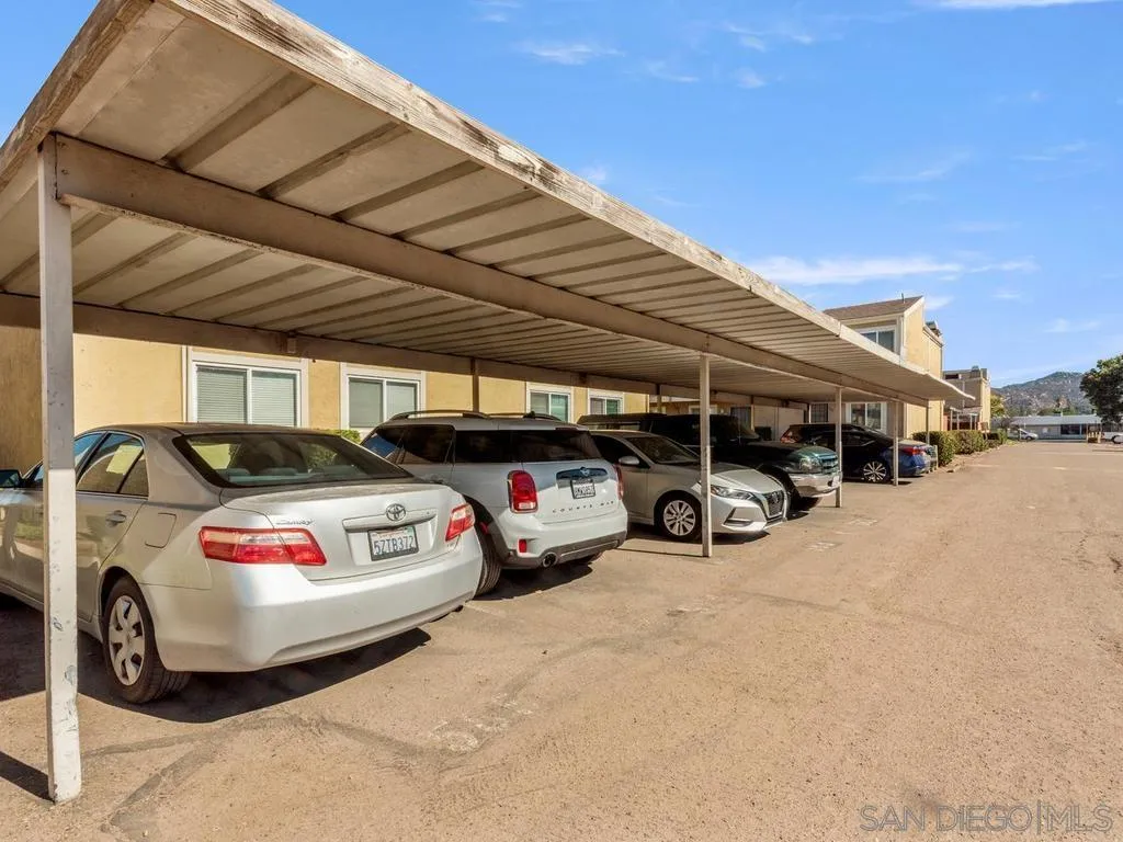 https://cdn.realtyfeed.com/cdn/127/260024489/749a6011555268586e4bc3849e421b17.webp