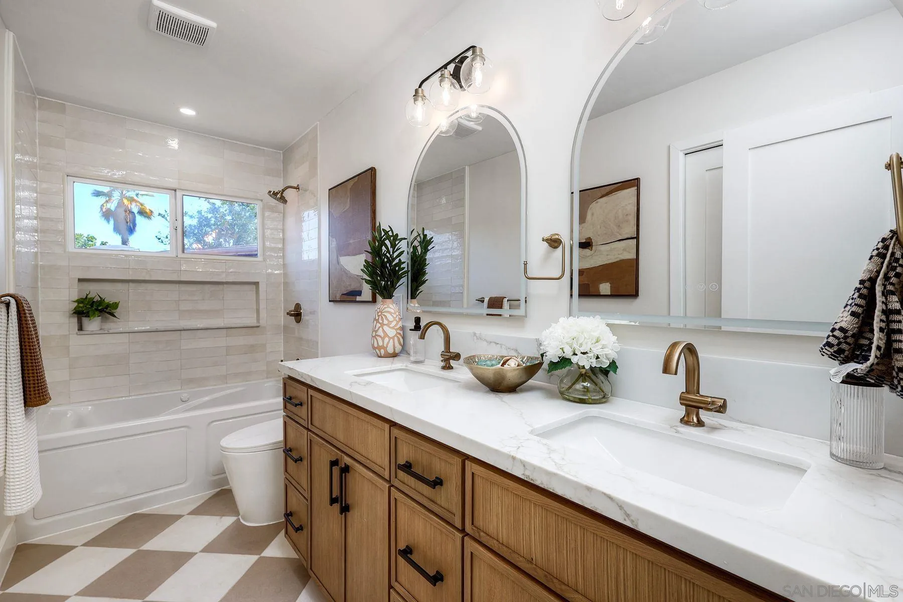 https://cdn.realtyfeed.com/cdn/127/260024492/bc89a3ad603ffba1d2b064cc2f134fbf.webp