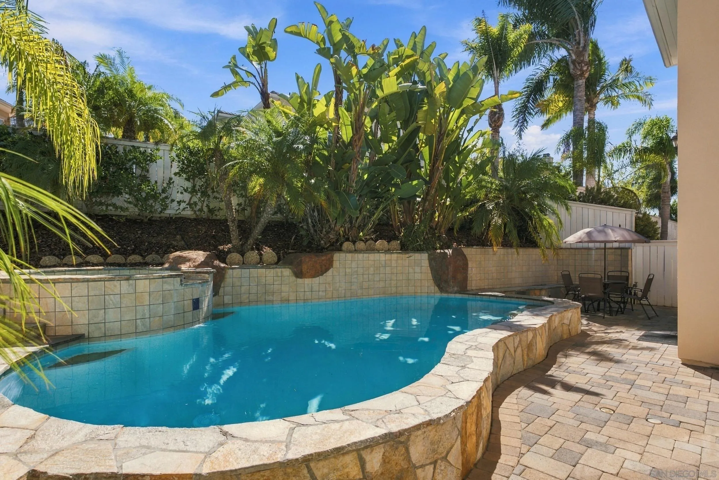 https://cdn.realtyfeed.com/cdn/127/260024495/24a41944e669772f8c8309e7d01d2edb.webp