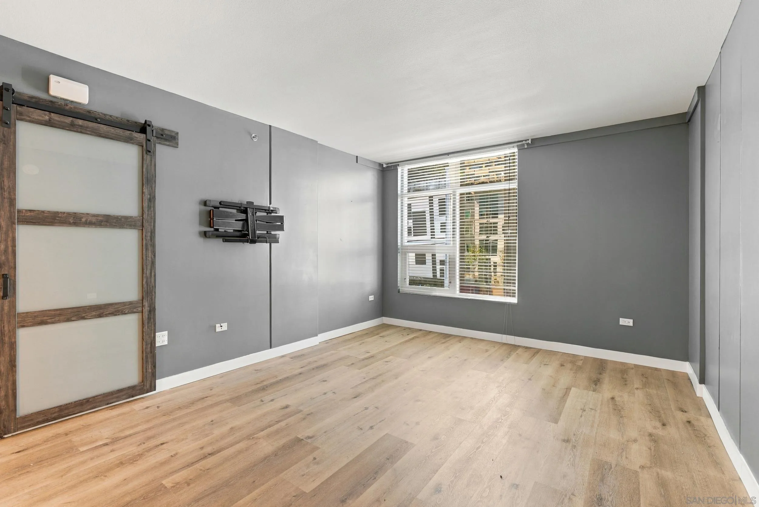 https://cdn.realtyfeed.com/cdn/127/260024496/3ac596f713fe574fc01cda5bffeedf0b.webp