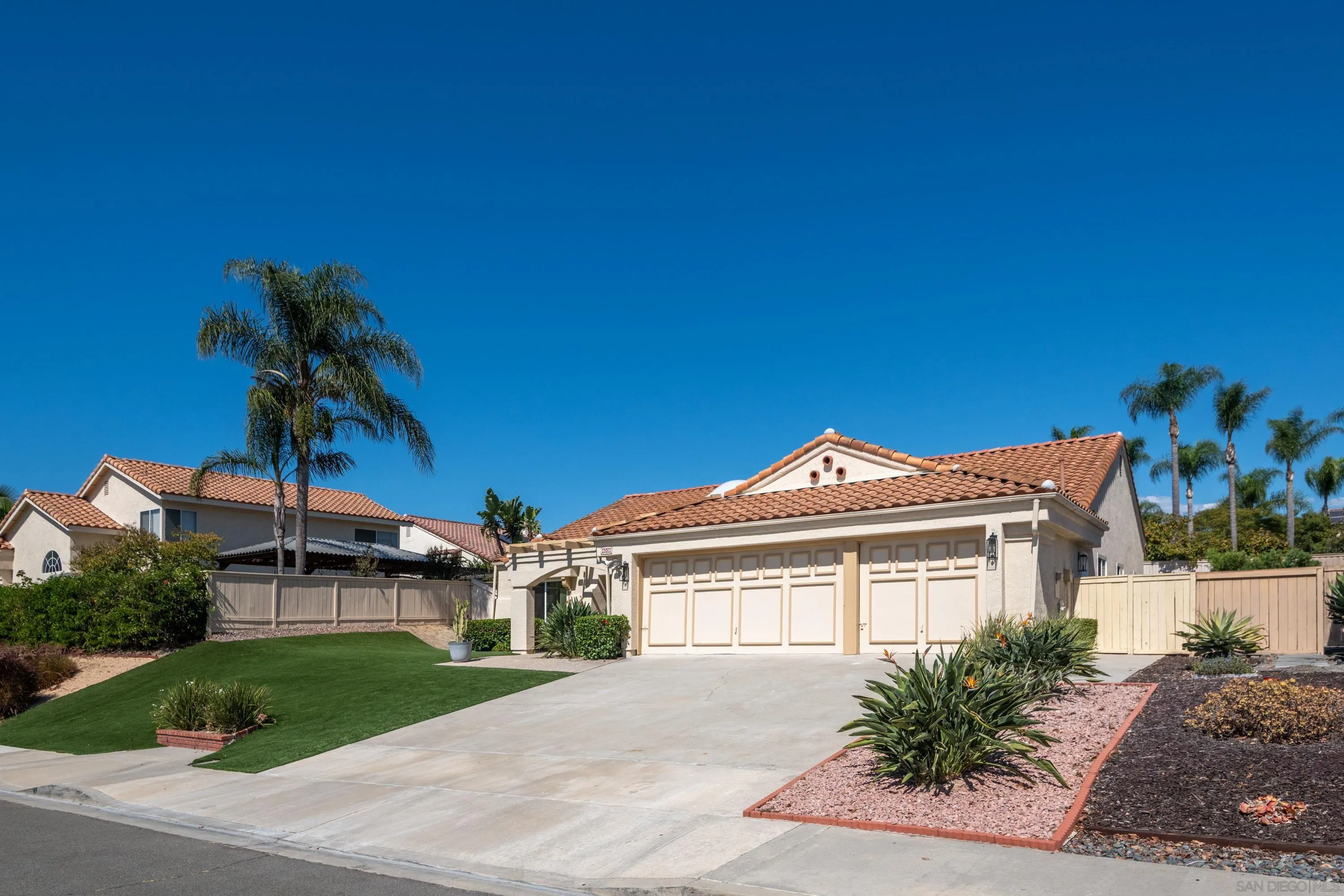 https://cdn.realtyfeed.com/cdn/127/260024498/038f2ef32aae9ef028876547fa99a997.webp
