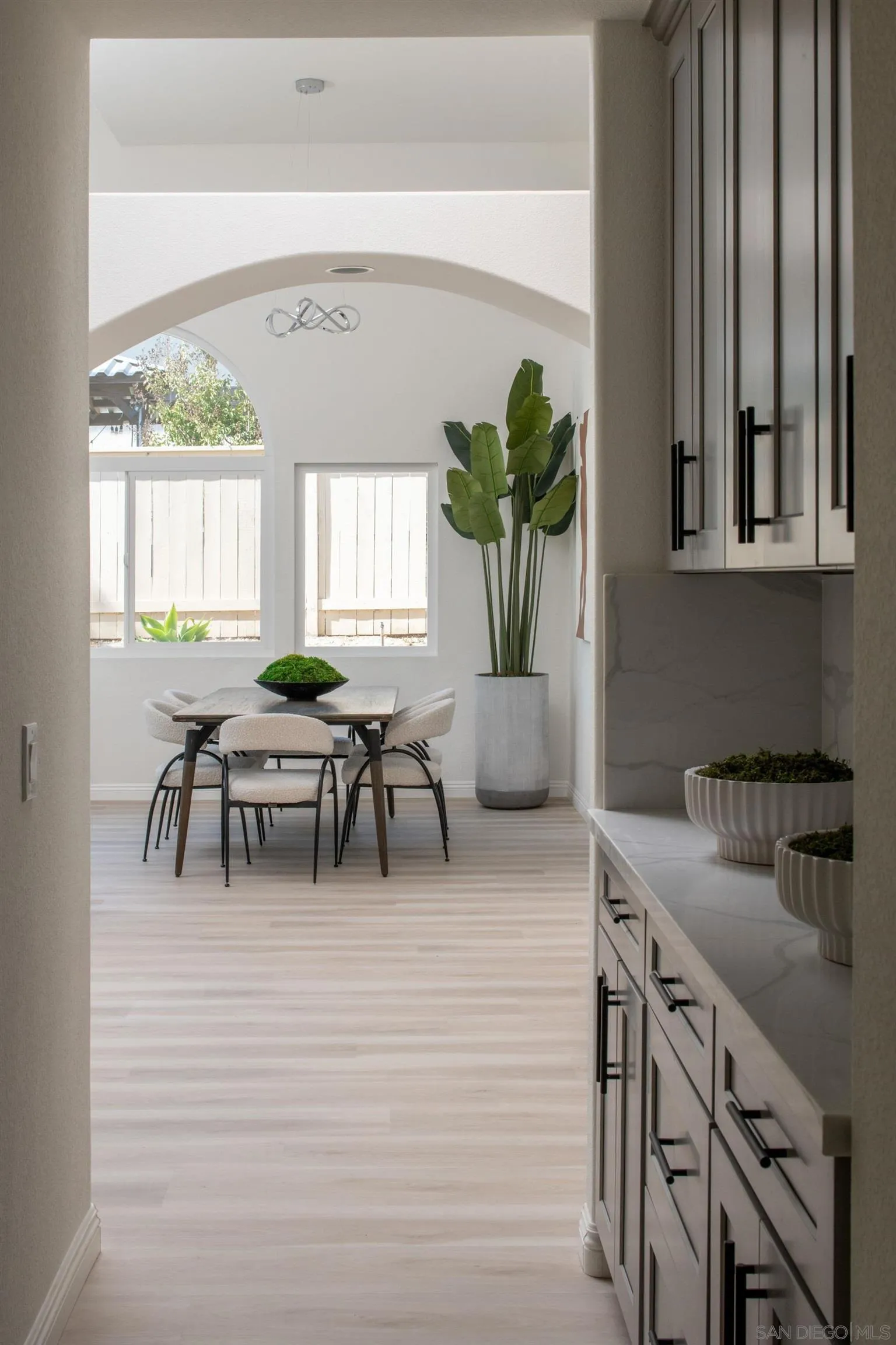 https://cdn.realtyfeed.com/cdn/127/260024498/10e6bdabbeaa2bb30a67952d73911854.webp