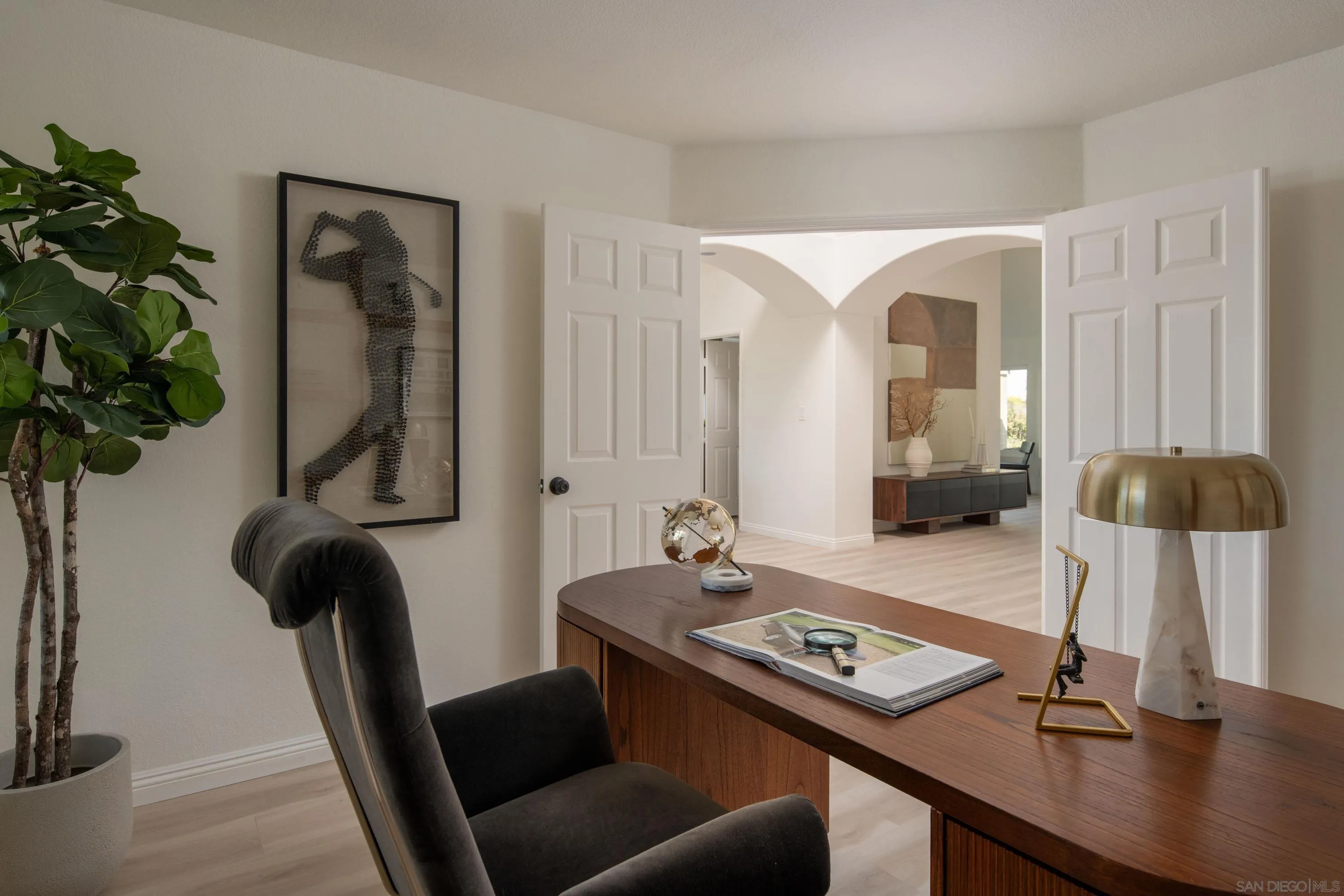 https://cdn.realtyfeed.com/cdn/127/260024498/4c08b4532890fe61169213b713e245bc.webp