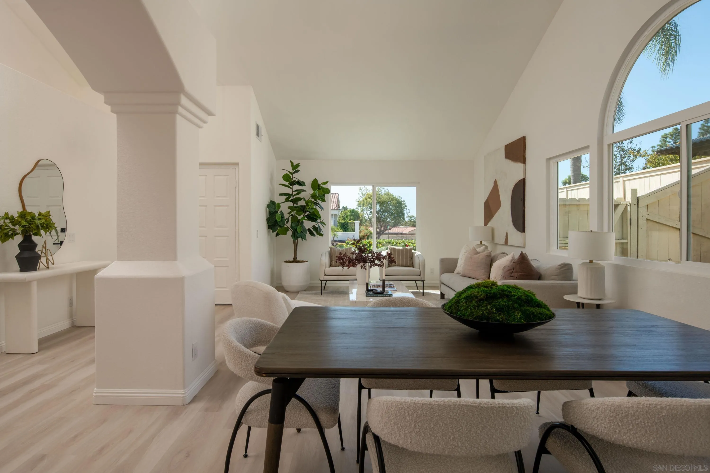 https://cdn.realtyfeed.com/cdn/127/260024498/a4171fe24af822e78bca28b5ce8f1f9e.webp