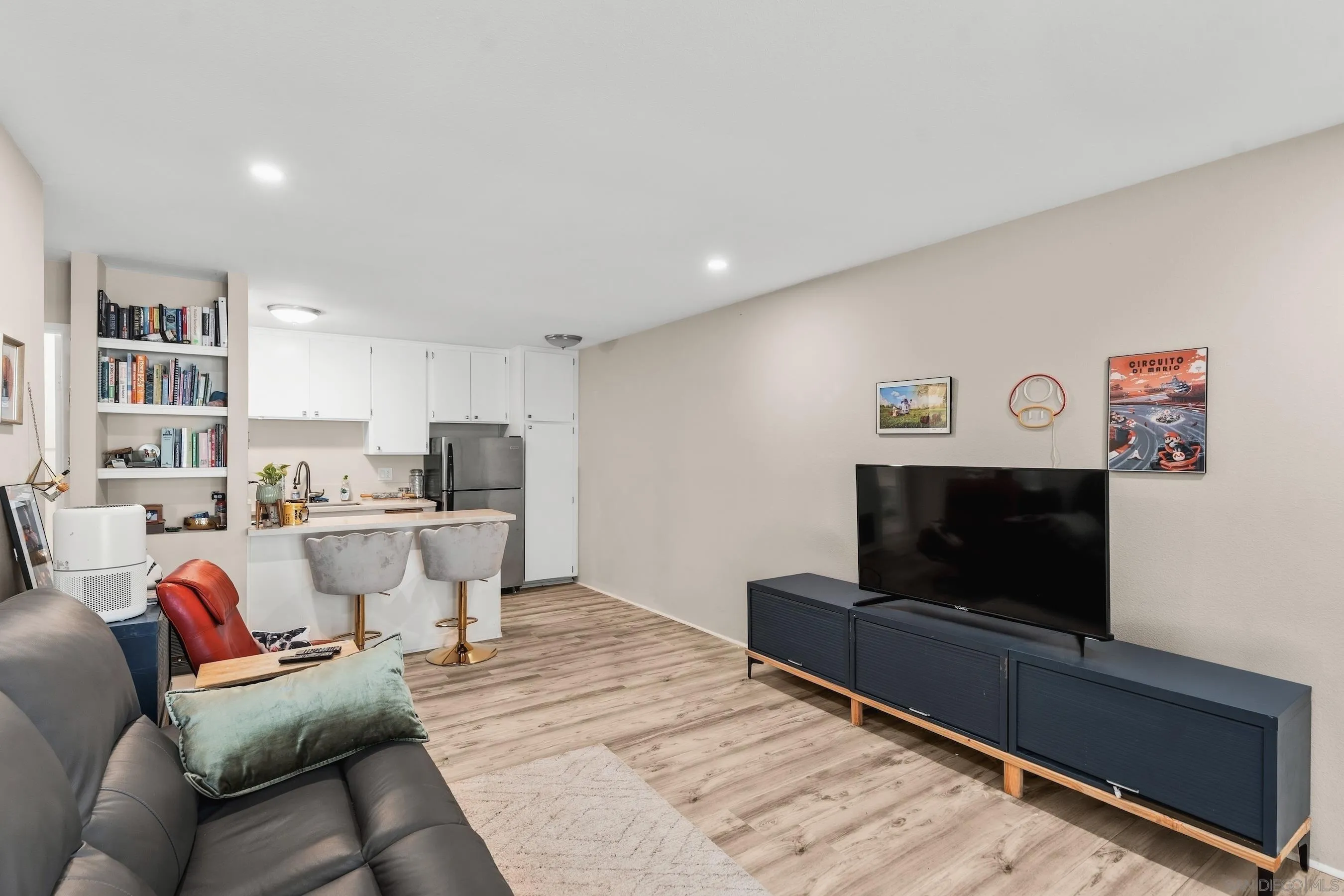 https://cdn.realtyfeed.com/cdn/127/260024504/48e70a94188079ea124ade9f137aa027.webp