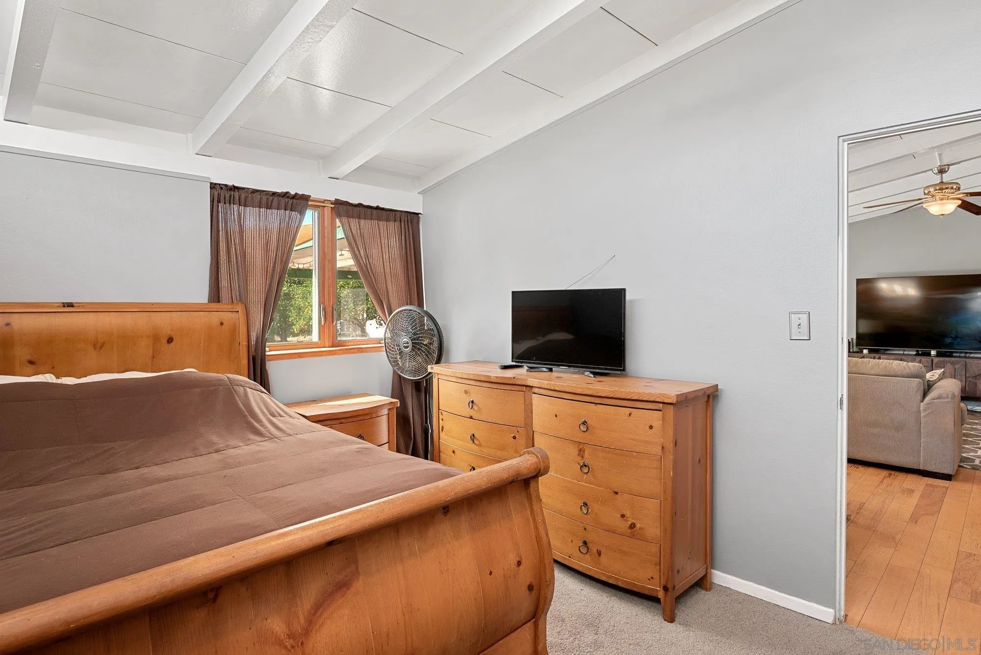 https://cdn.realtyfeed.com/cdn/127/260024506/2c4c1beeecf21feb82174cd941095ab9.webp