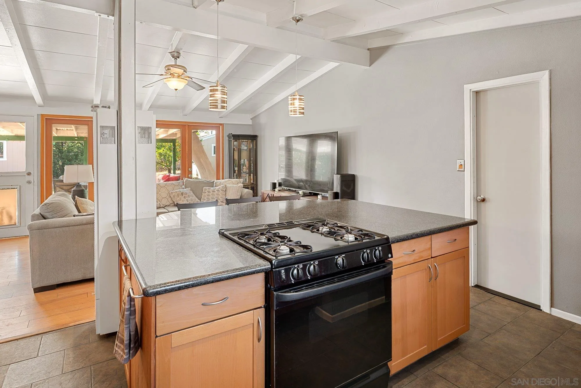 https://cdn.realtyfeed.com/cdn/127/260024506/63fe5aacc0fe97afe47ebb267c54f761.webp