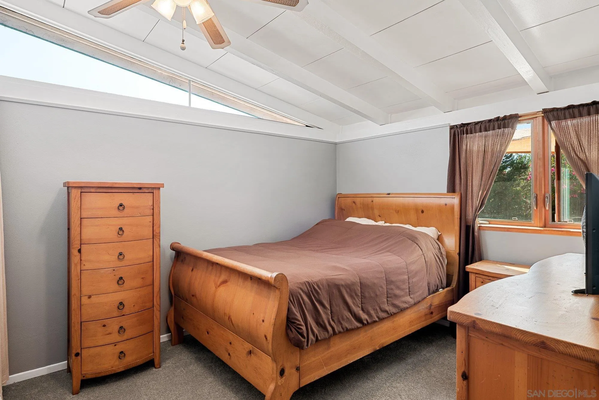 https://cdn.realtyfeed.com/cdn/127/260024506/ec48f3c01e0035b31f23ca625cd7d3ca.webp
