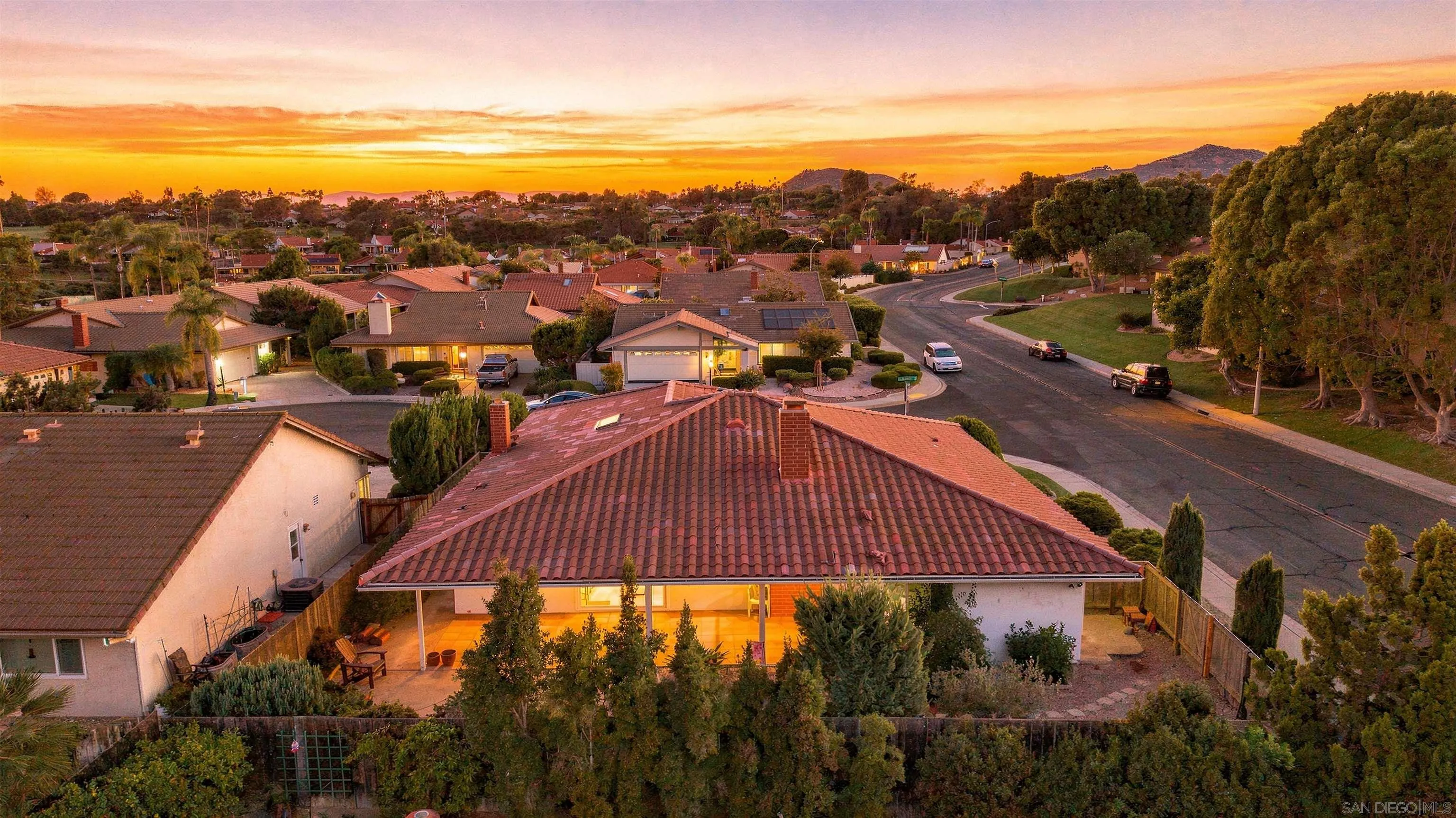 https://cdn.realtyfeed.com/cdn/127/260024507/95b2c321af0800db53aa6a9d1f03bb58.webp