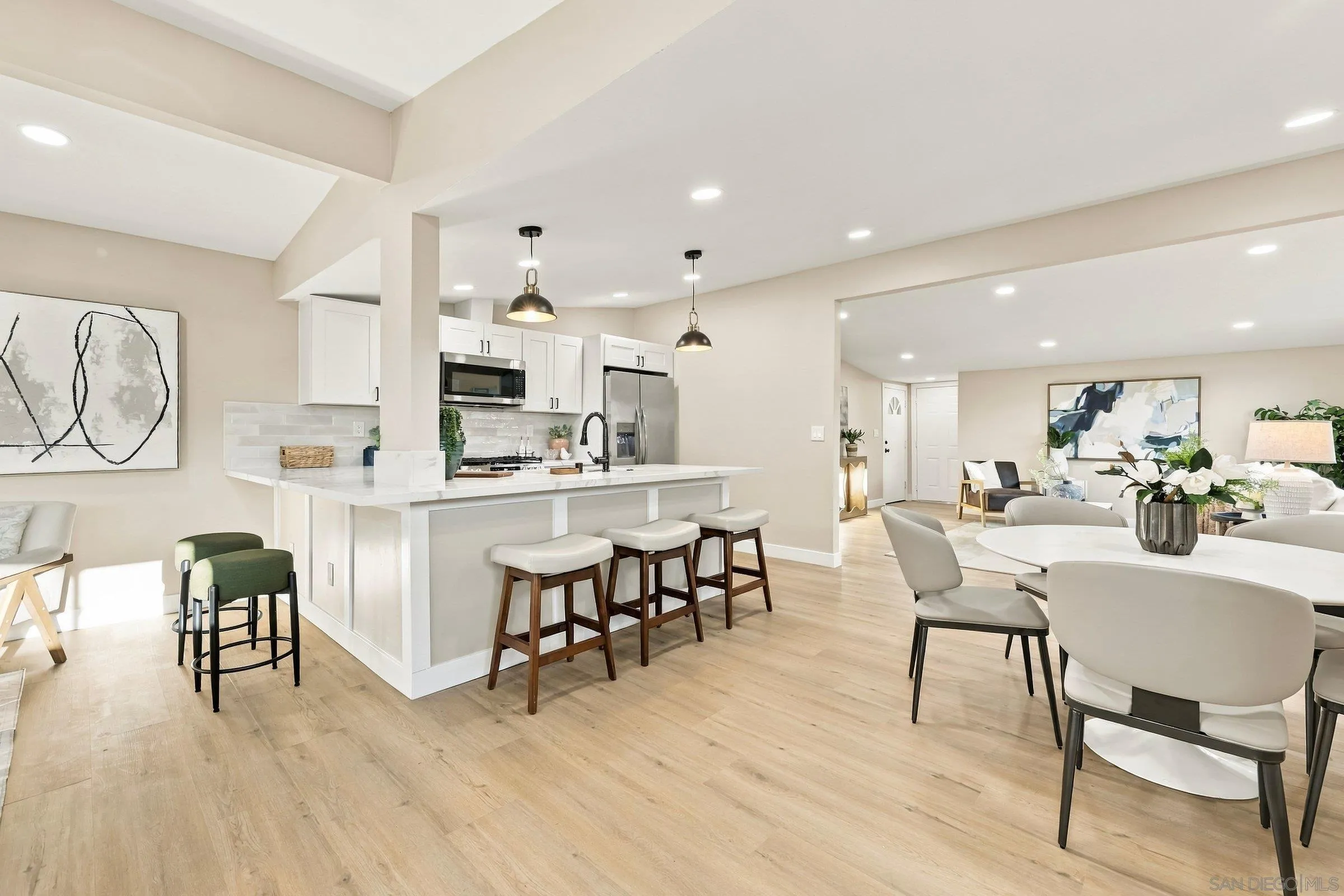 https://cdn.realtyfeed.com/cdn/127/260024509/caad3cc8c7cefea9974db2dbc5632455.webp