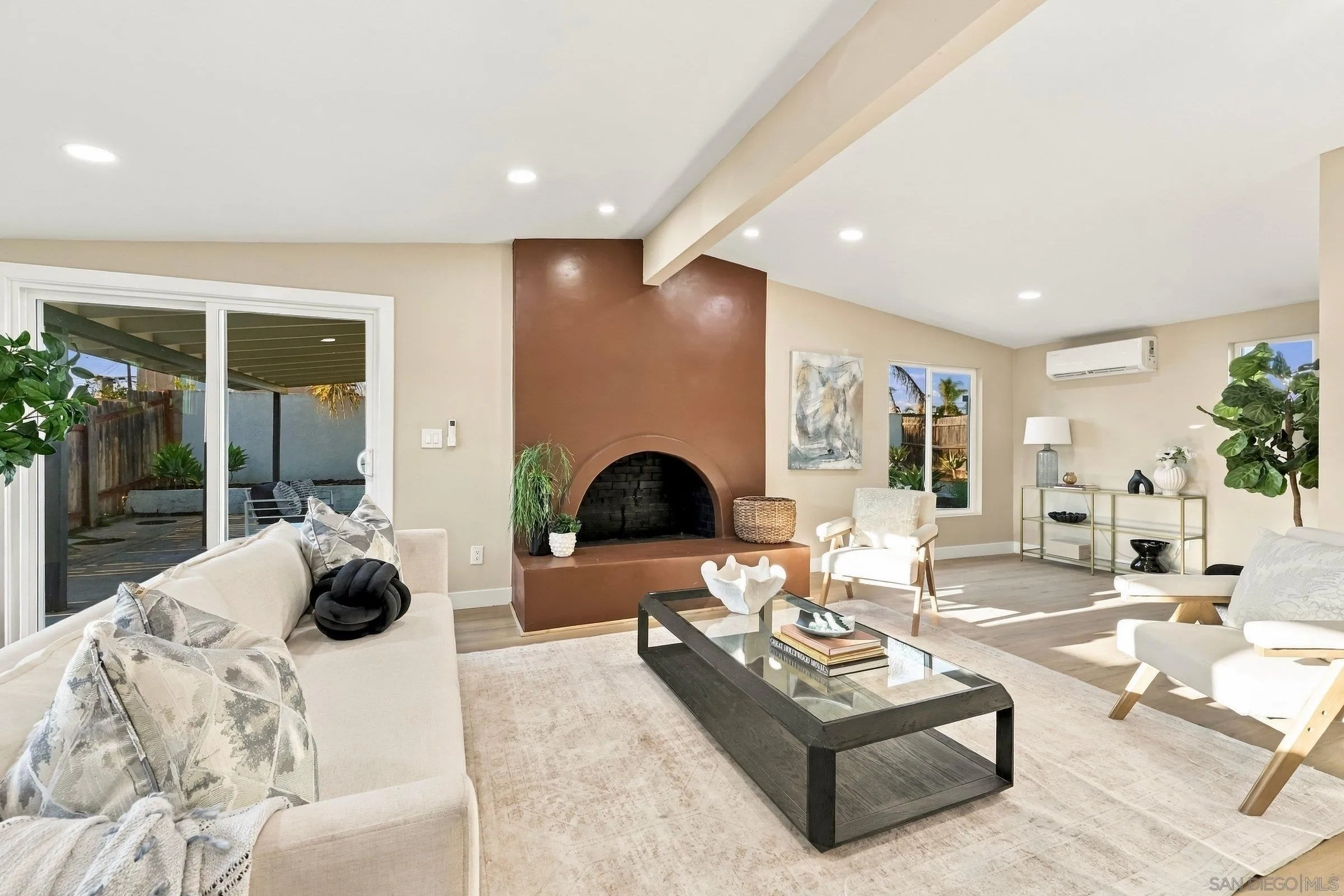 https://cdn.realtyfeed.com/cdn/127/260024509/e3bfb4bb0d78dabda8e0582f2e2ebb06.webp