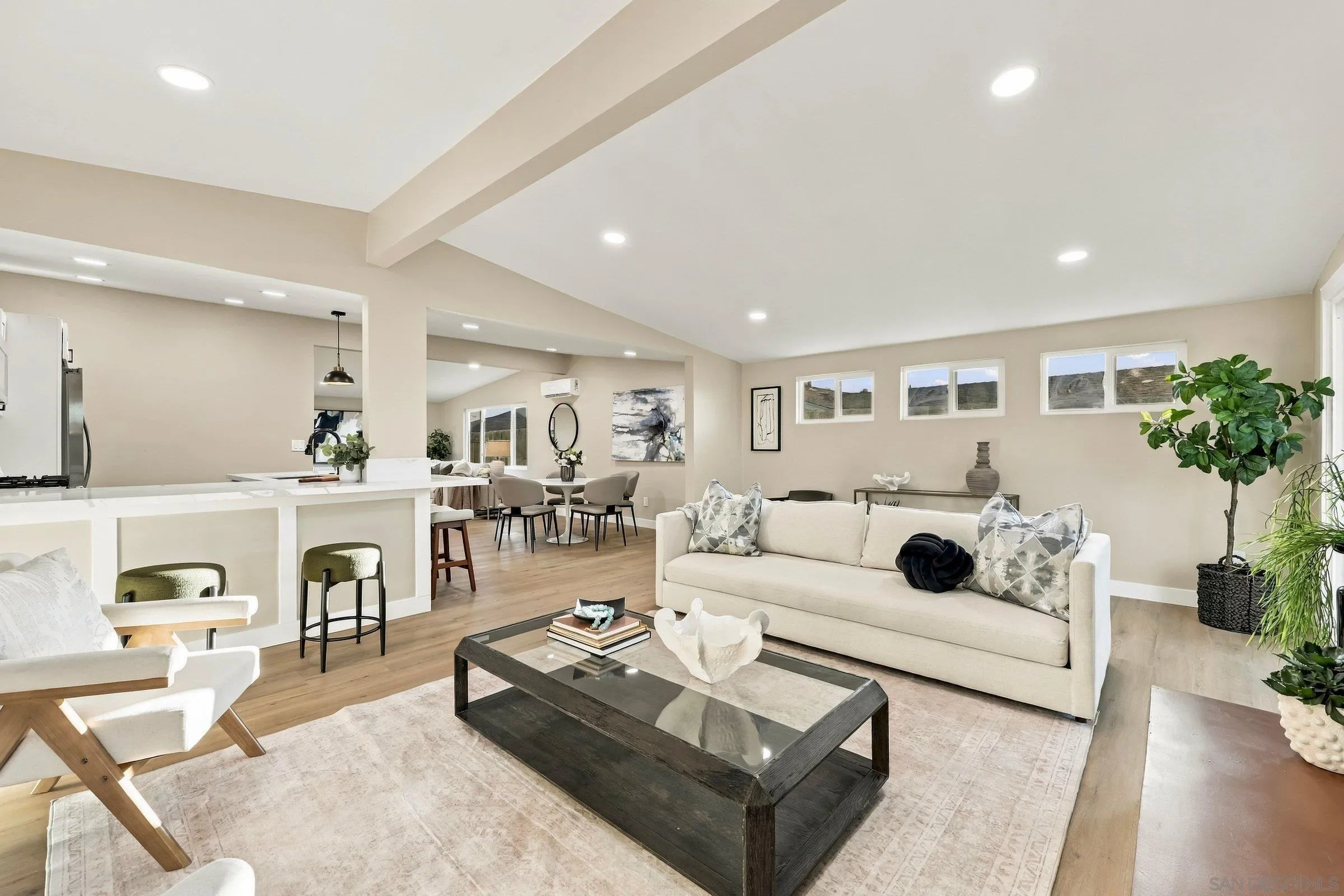 https://cdn.realtyfeed.com/cdn/127/260024509/f5127f25cf824446d58dd967622b7c7f.webp