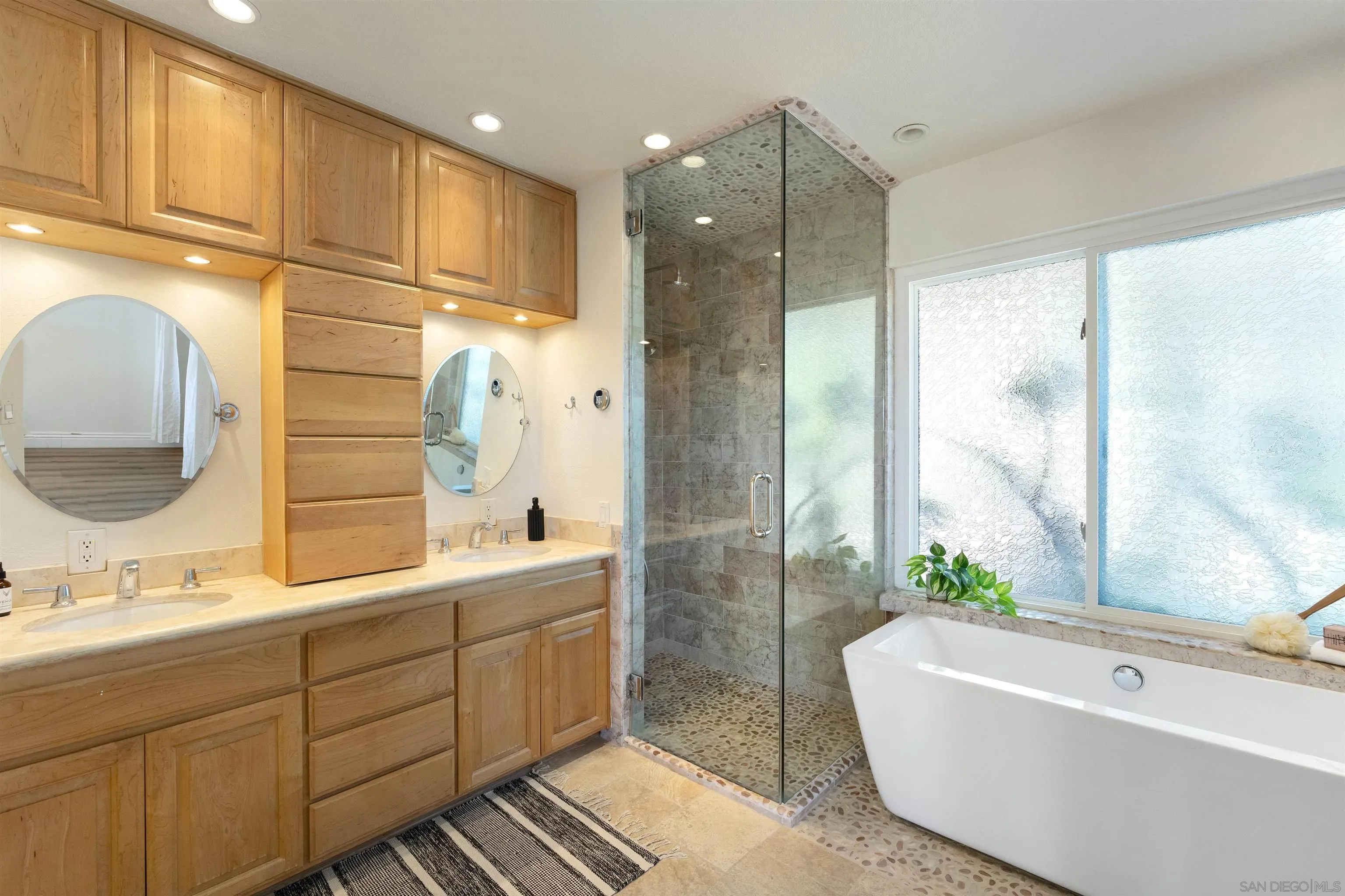 https://cdn.realtyfeed.com/cdn/127/260024512/6e632ed046165230485c6feaea0f852d.webp