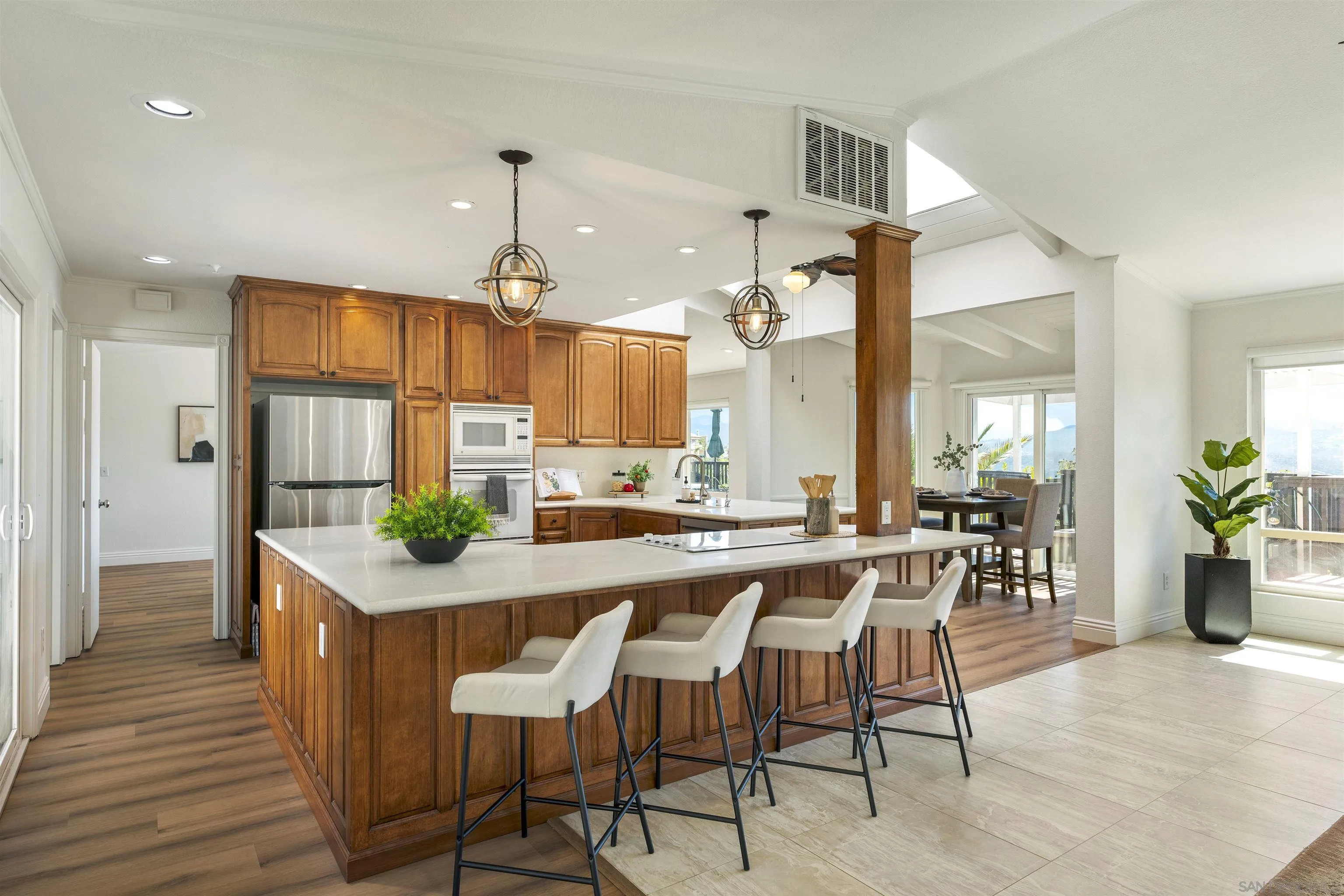 https://cdn.realtyfeed.com/cdn/127/260024512/6fdafacd13a059caa220f1a6f6512f69.webp