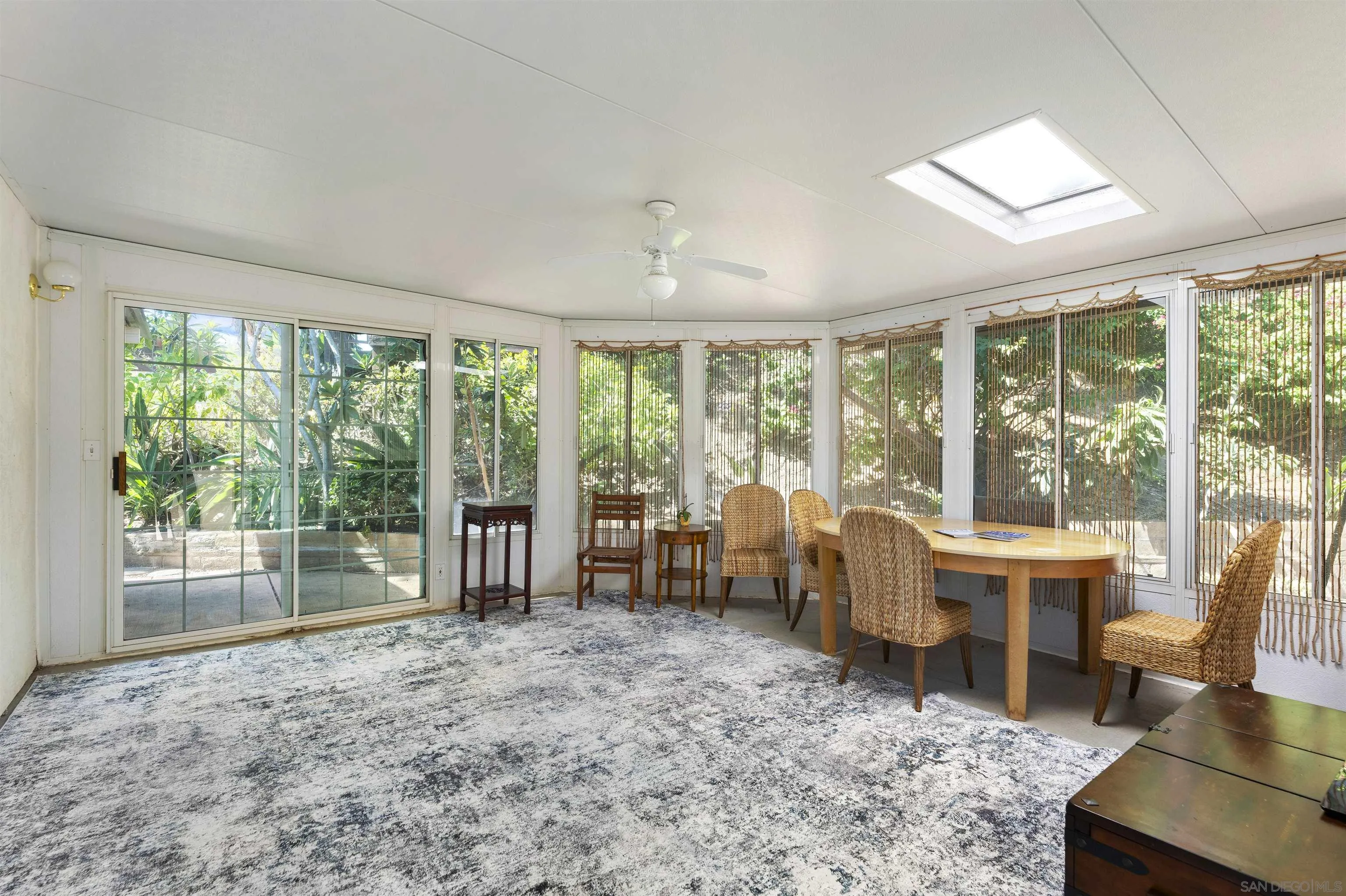 https://cdn.realtyfeed.com/cdn/127/260024512/73d52d8e438dabe6f8494b2309e868ee.webp