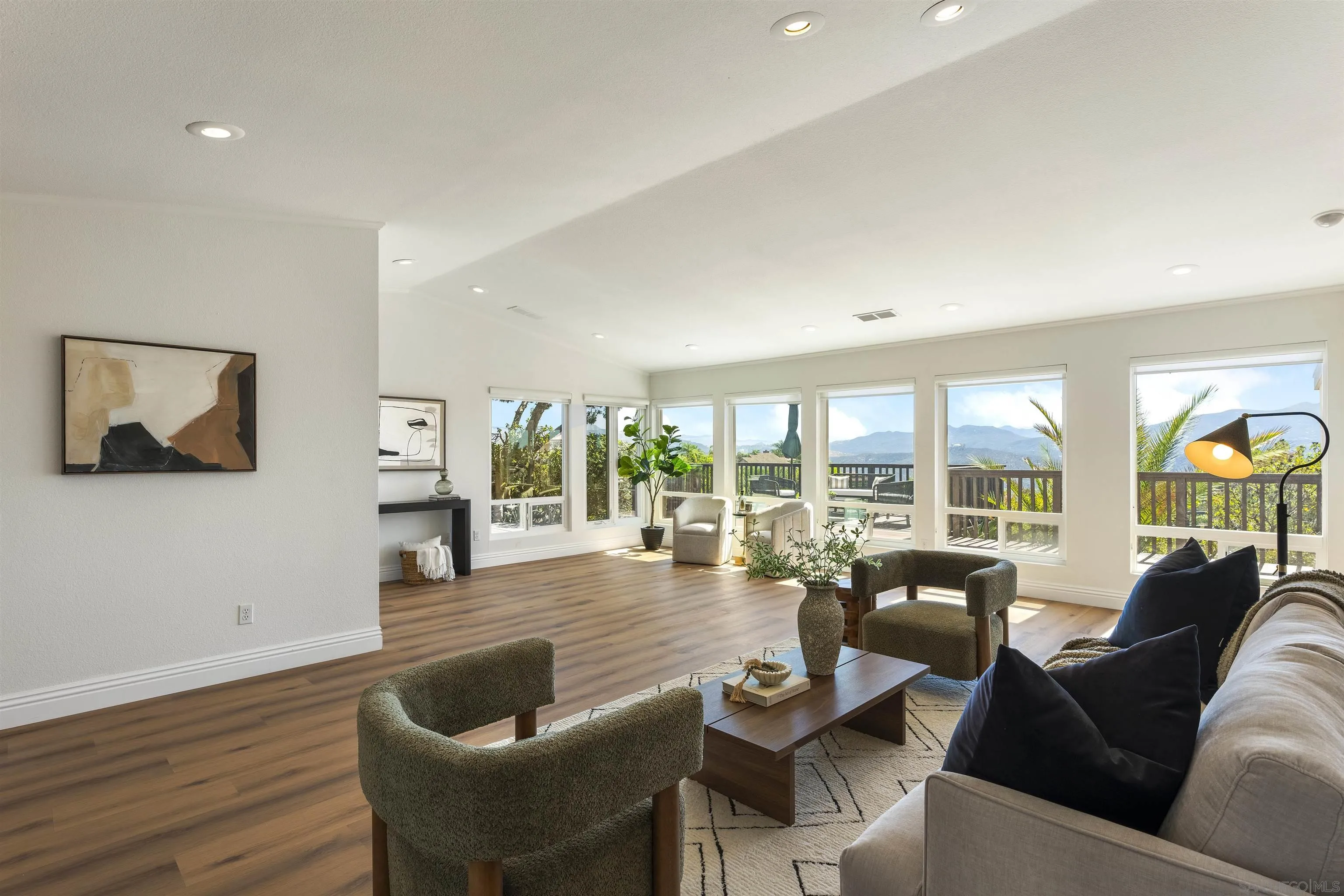 https://cdn.realtyfeed.com/cdn/127/260024512/8cfaff201d6e2b4440ea1c4c2514b5ff.webp