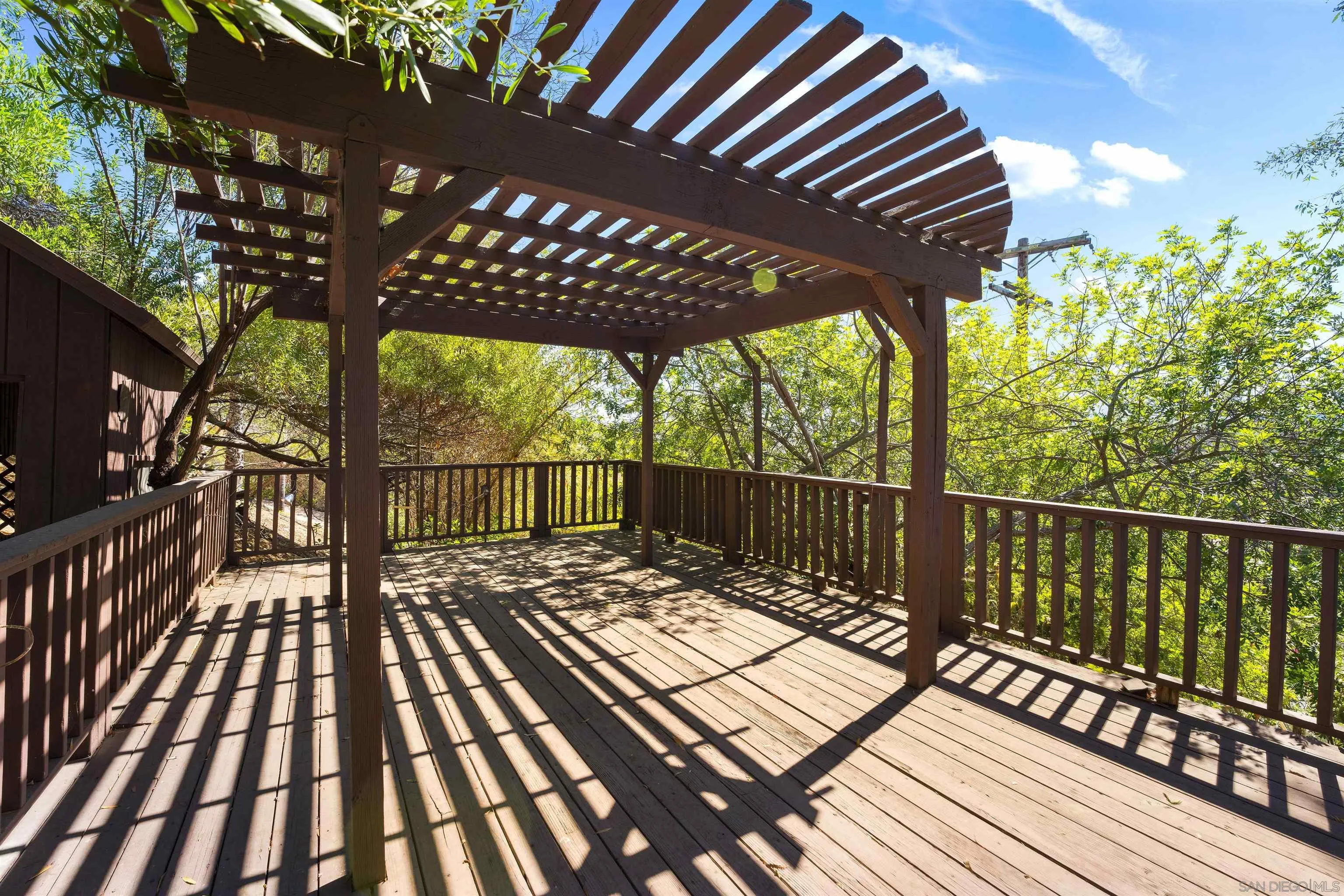 https://cdn.realtyfeed.com/cdn/127/260024512/939d7280b88a6e4223e27507c78f81cd.webp