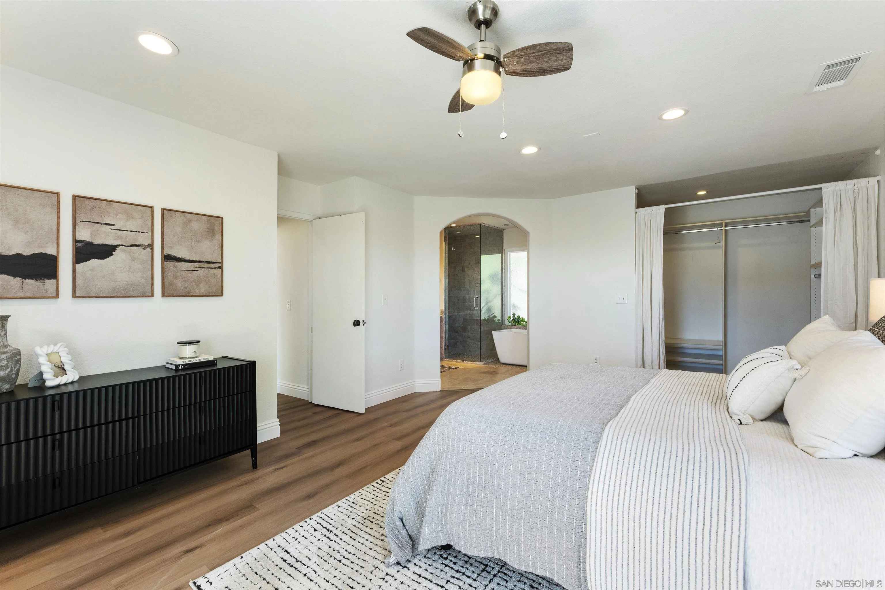 https://cdn.realtyfeed.com/cdn/127/260024512/b8a0153f11452364a29db6c068e4b3be.webp