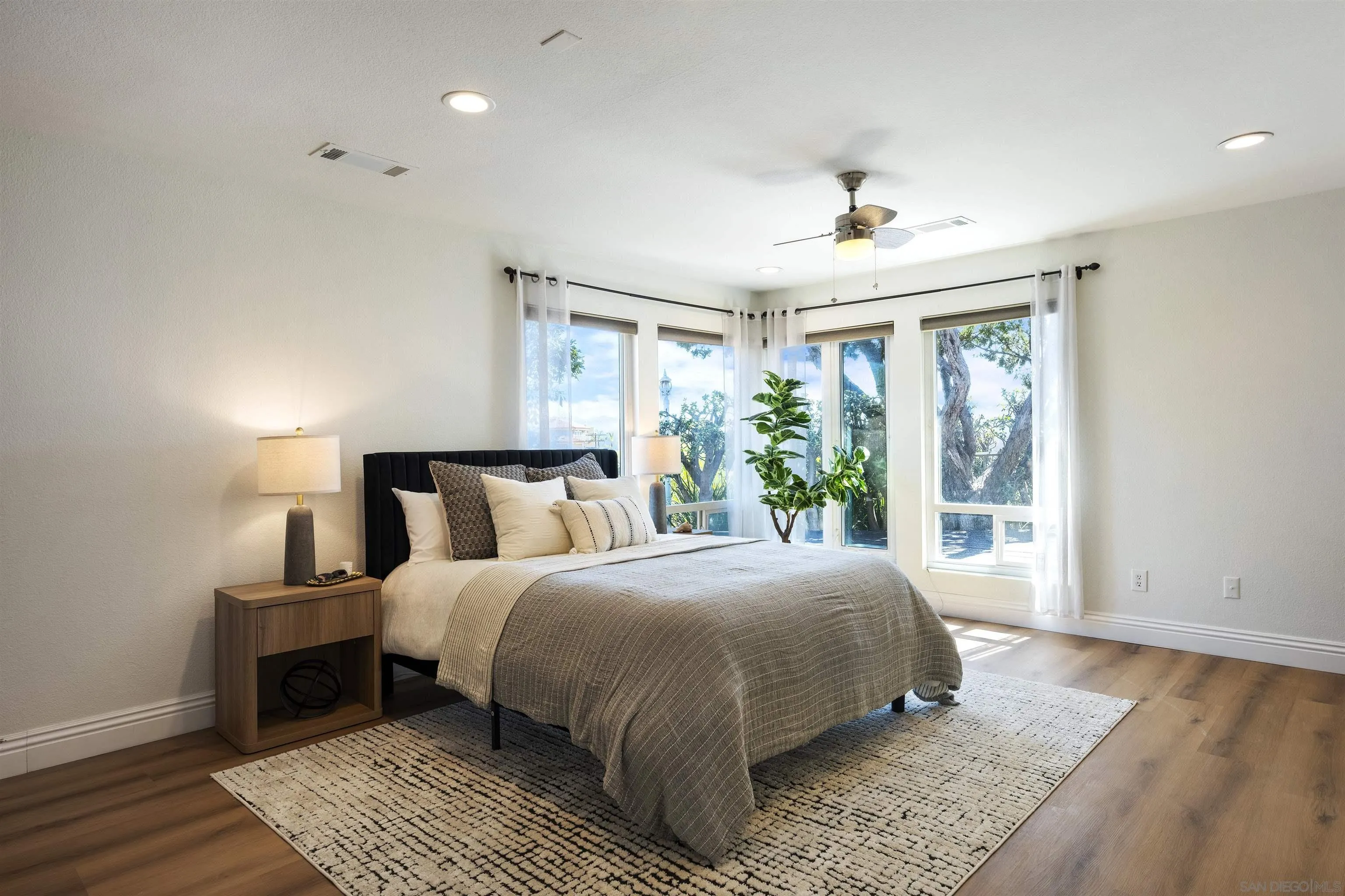 https://cdn.realtyfeed.com/cdn/127/260024512/c3b1fbc5b3e39904a722598e1a8324e2.webp