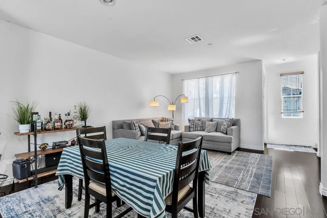 https://cdn.realtyfeed.com/cdn/127/260024514/15f269f61e758090e439c0e54791fa47.webp