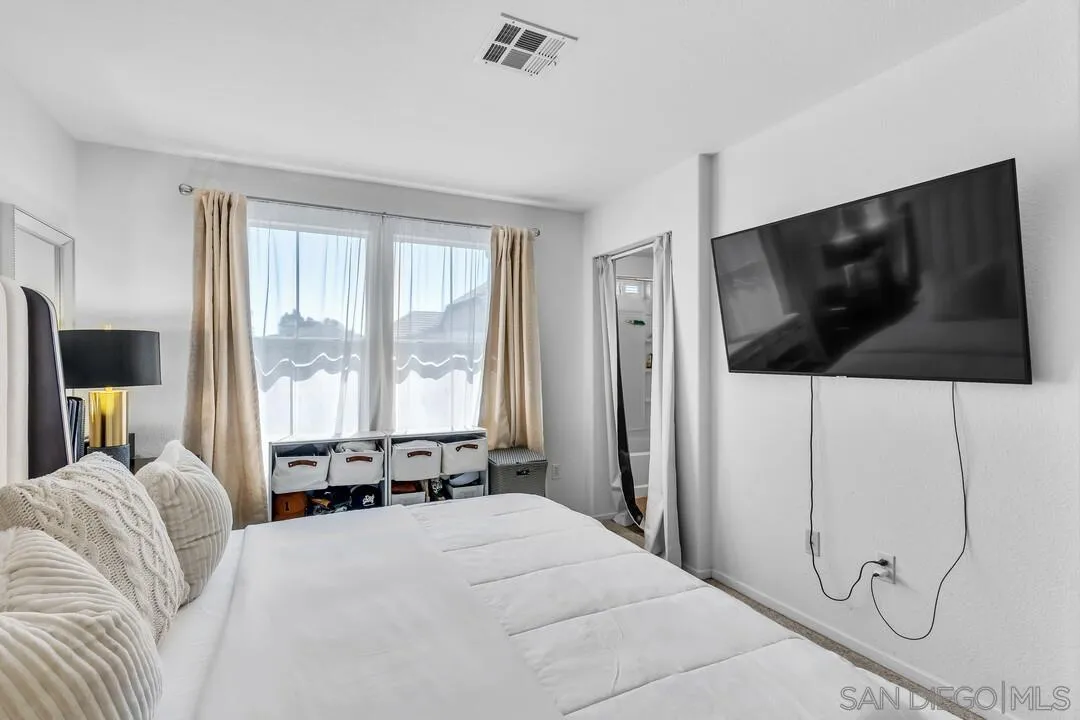 https://cdn.realtyfeed.com/cdn/127/260024514/22e8a665d185825de2a010c916823eb8.webp