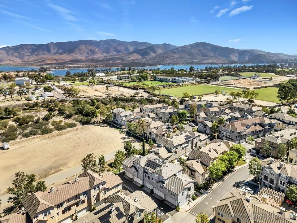 https://cdn.realtyfeed.com/cdn/127/260024514/801e59c6575791d05b68bd658cd08a44.webp