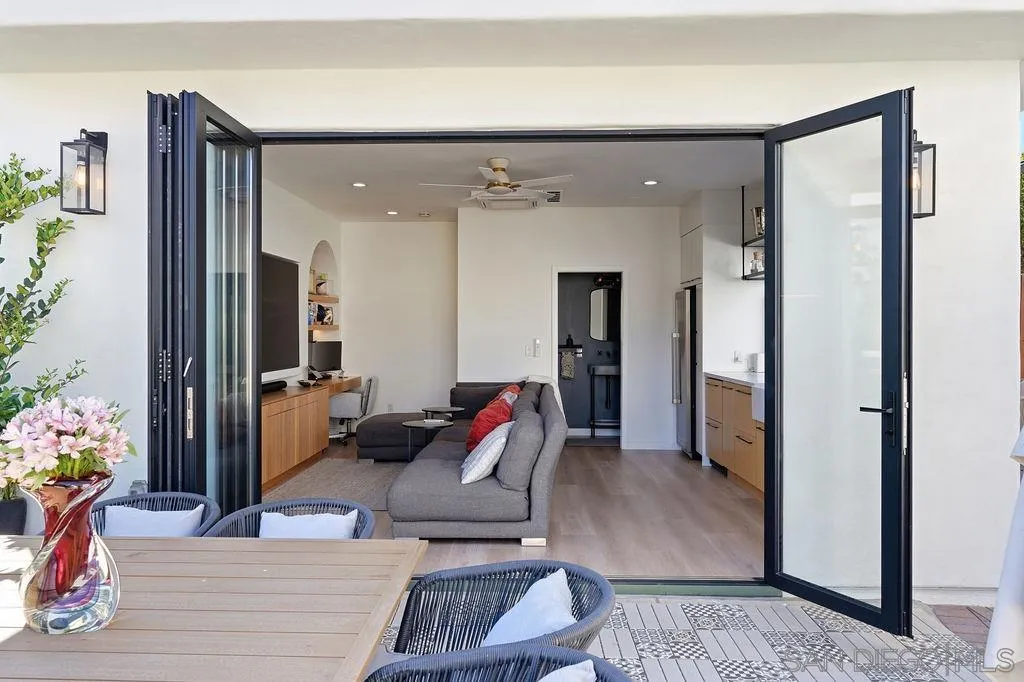https://cdn.realtyfeed.com/cdn/127/260024515/683cd7c2544410522dedf7eb81870de1.webp