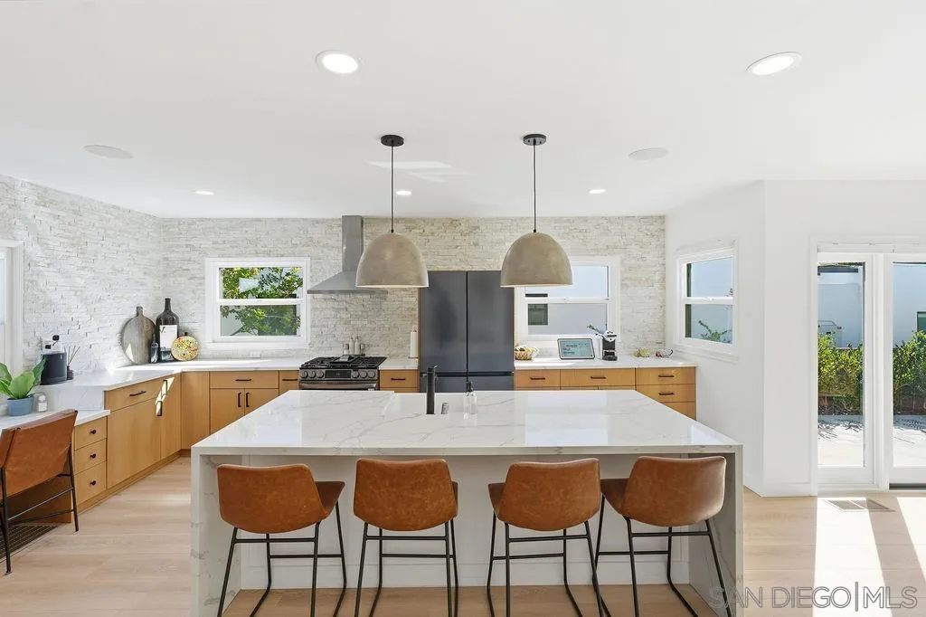 https://cdn.realtyfeed.com/cdn/127/260024515/6fda8d62644cf5de3551ccdfb4c8a546.webp