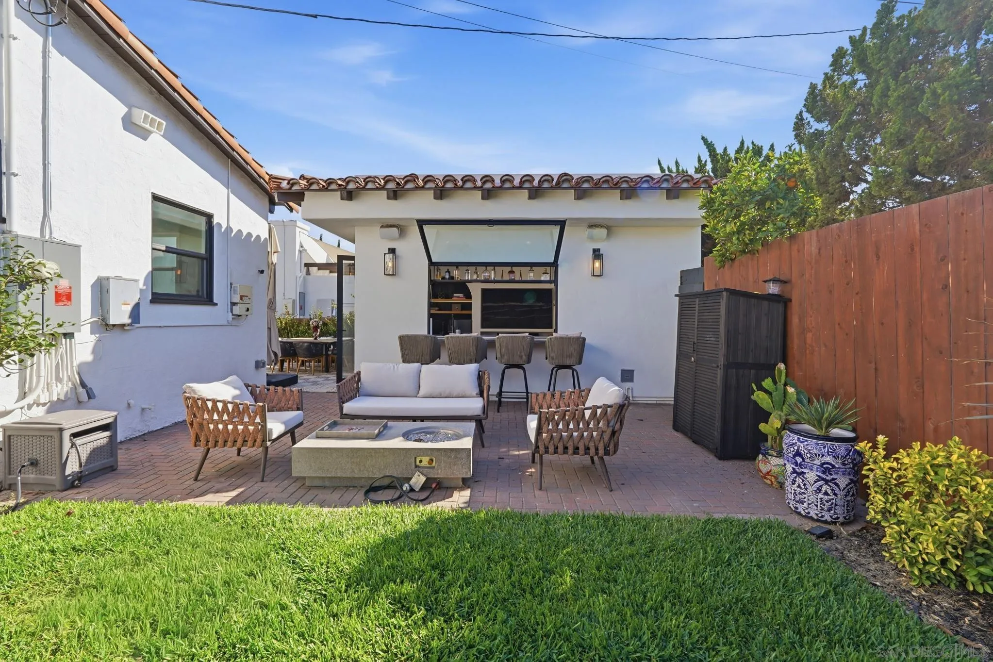 https://cdn.realtyfeed.com/cdn/127/260024515/cfa6103fe59e94cda750b770b028f91e.webp