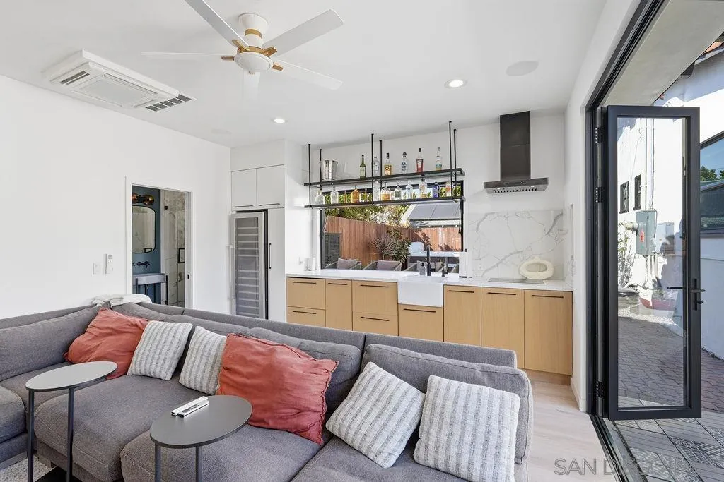 https://cdn.realtyfeed.com/cdn/127/260024515/f99c85ed3fb7e7bc792cda945f427366.webp