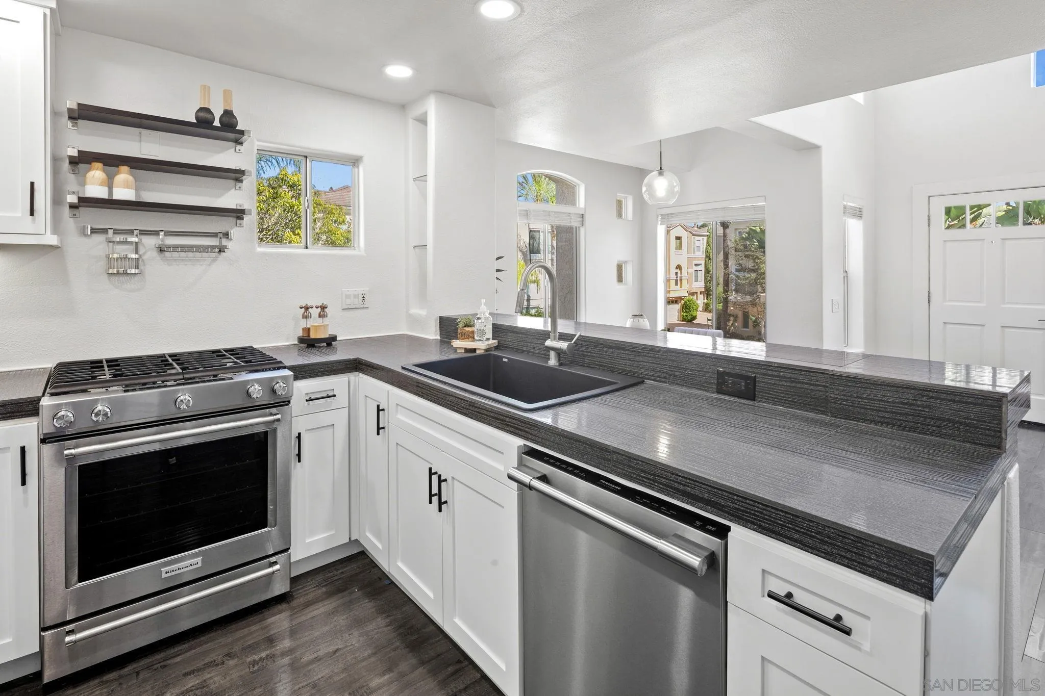 https://cdn.realtyfeed.com/cdn/127/260024526/185e2dd51b051ec5172e8d226f0f53e9.webp