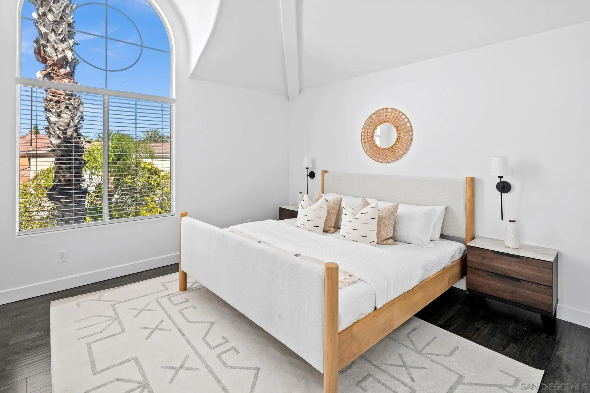 https://cdn.realtyfeed.com/cdn/127/260024526/99913373eed927497a1ecf32e1b58be6.webp
