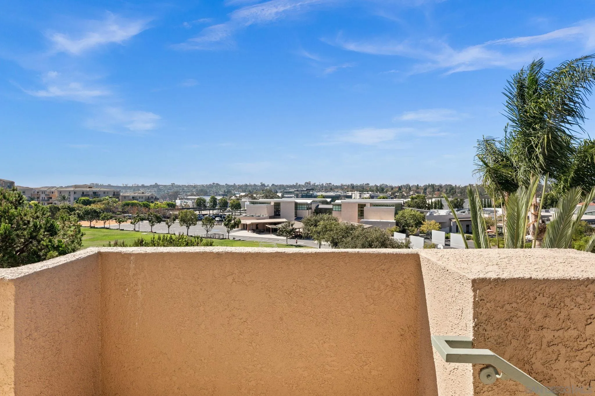 https://cdn.realtyfeed.com/cdn/127/260024526/b301747aeb9377643d7165aed7b2a9c5.webp
